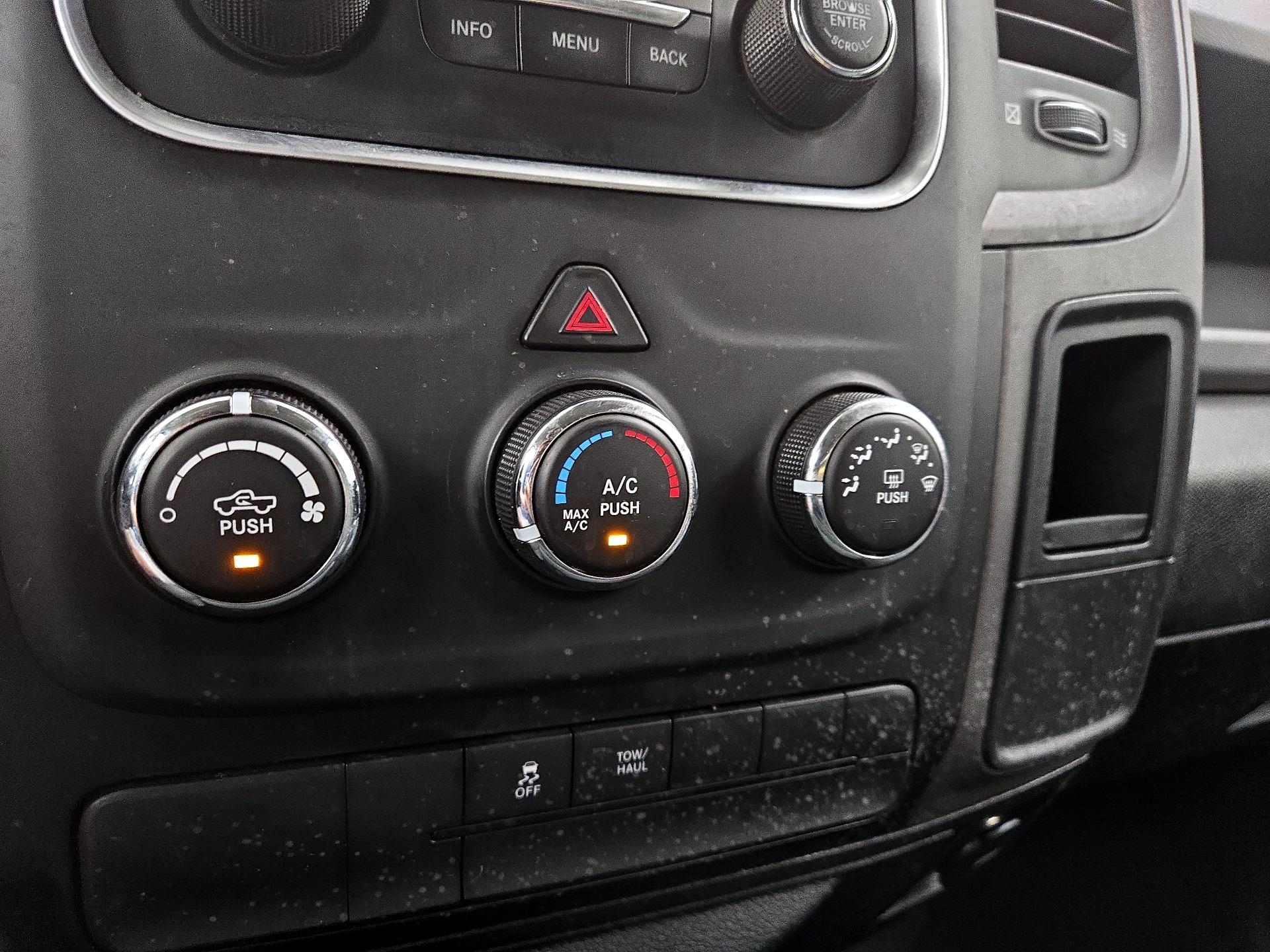 Thumbnail: 2019 RAM 1500 Classic - 16