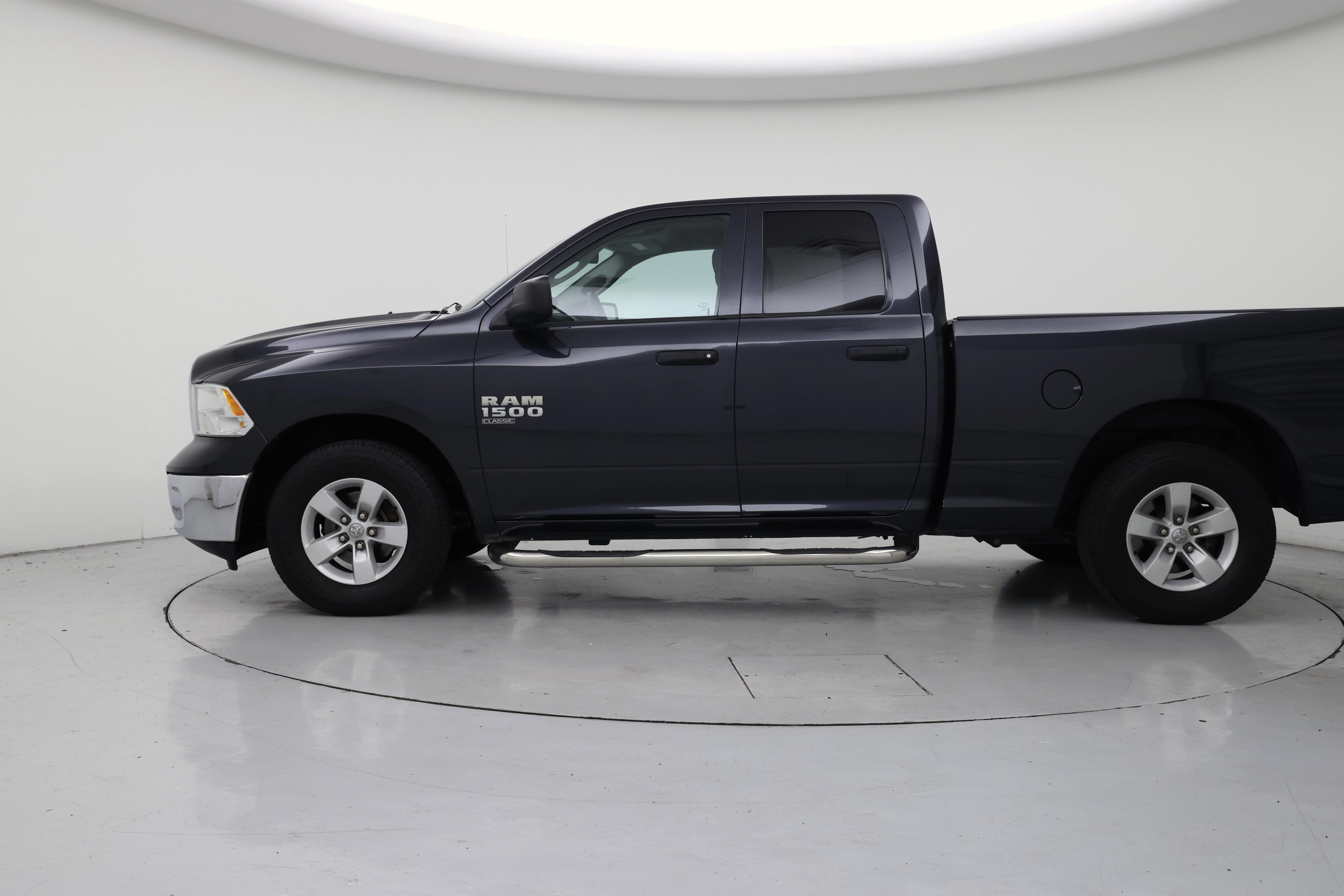 Thumbnail: 2019 RAM 1500 Classic - 3