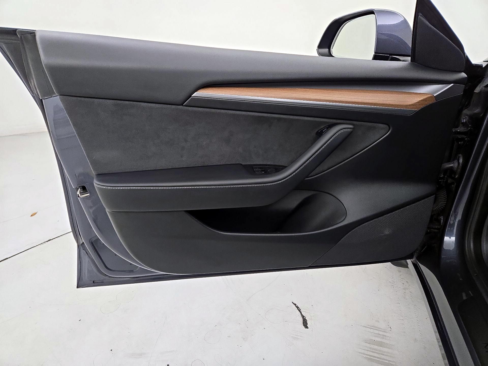 Thumbnail: 2022 Tesla Model 3 - 12