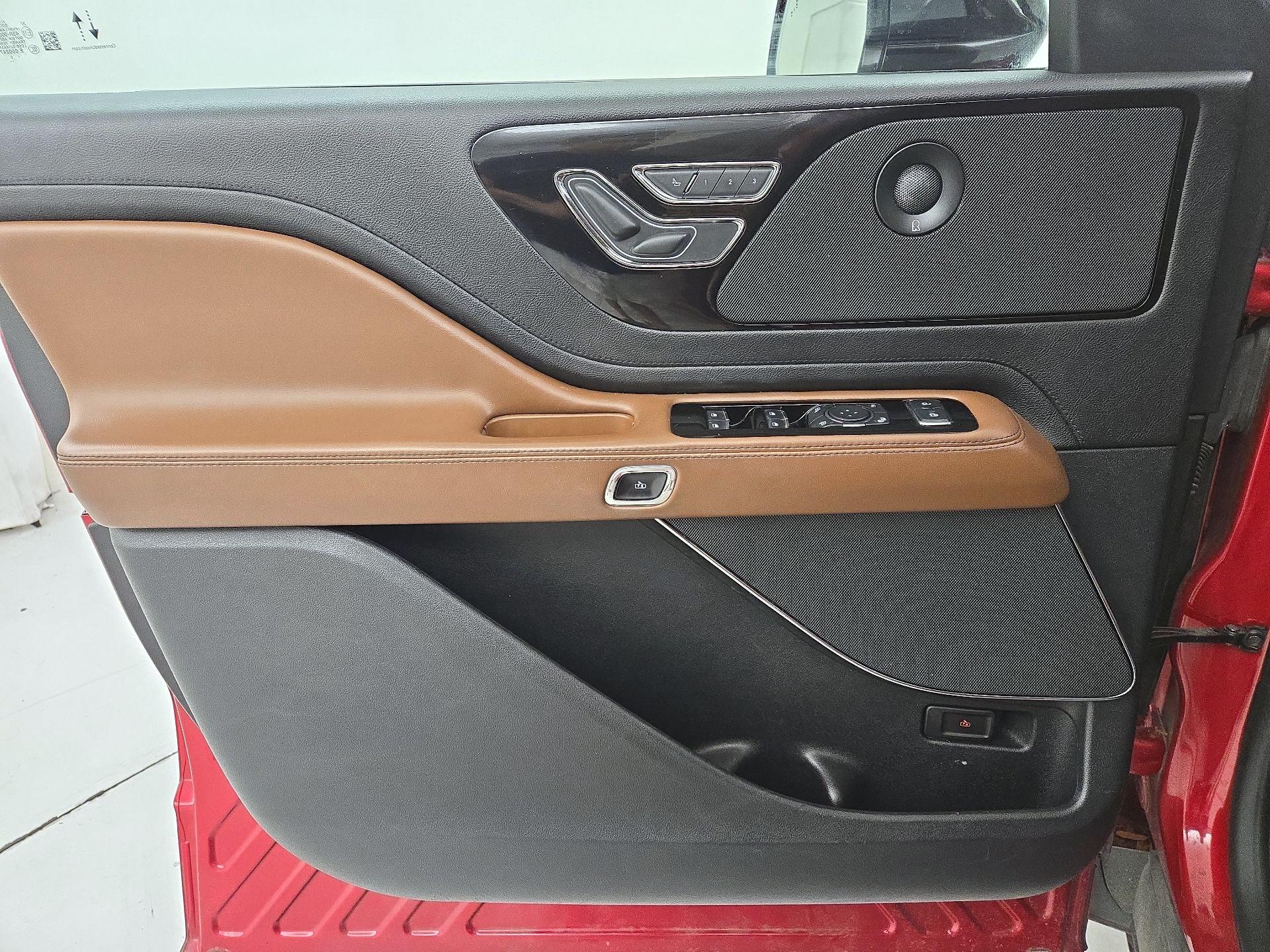 Thumbnail: 2020 Lincoln Aviator - 12