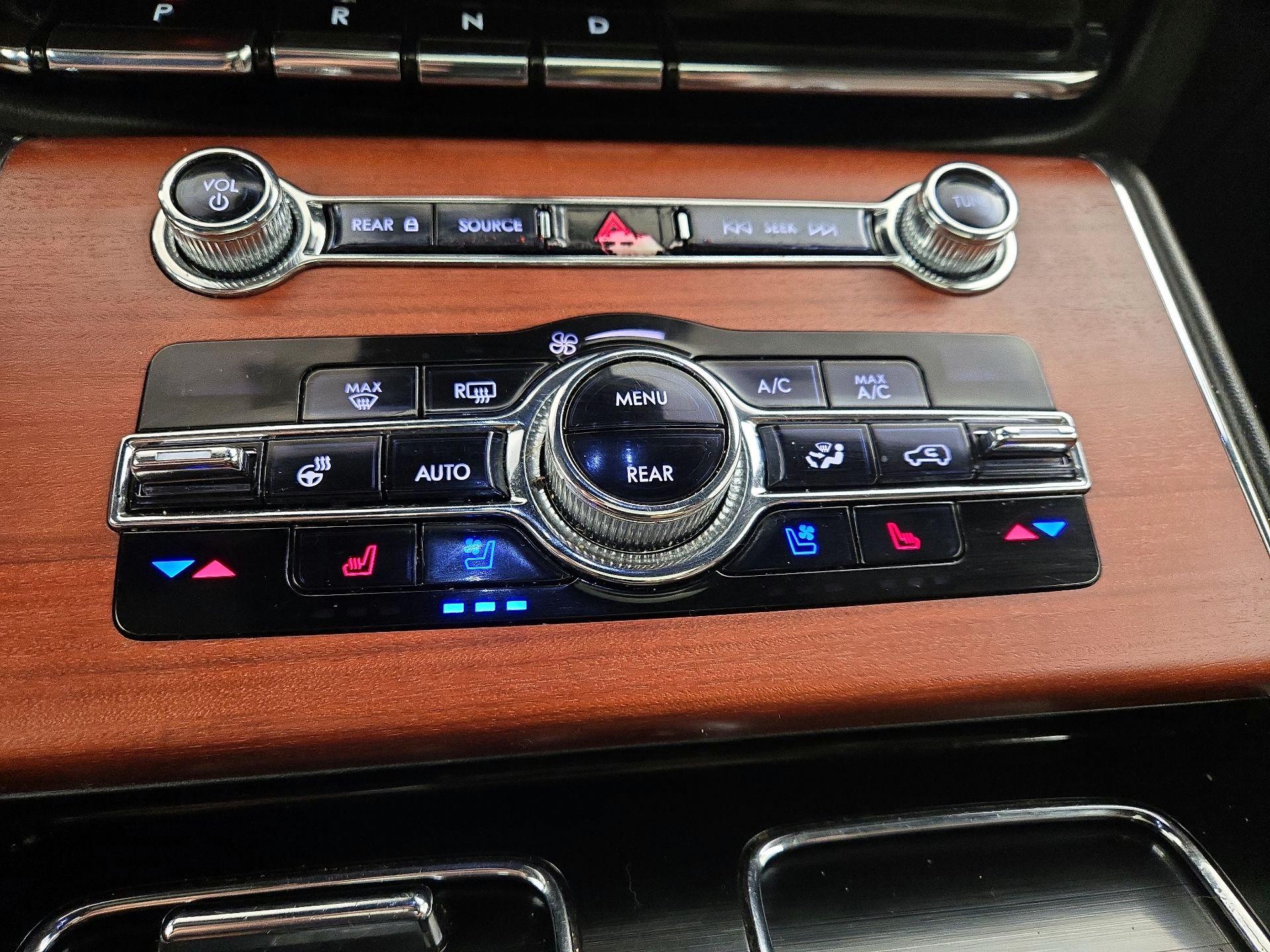 Thumbnail: 2020 Lincoln Aviator - 17