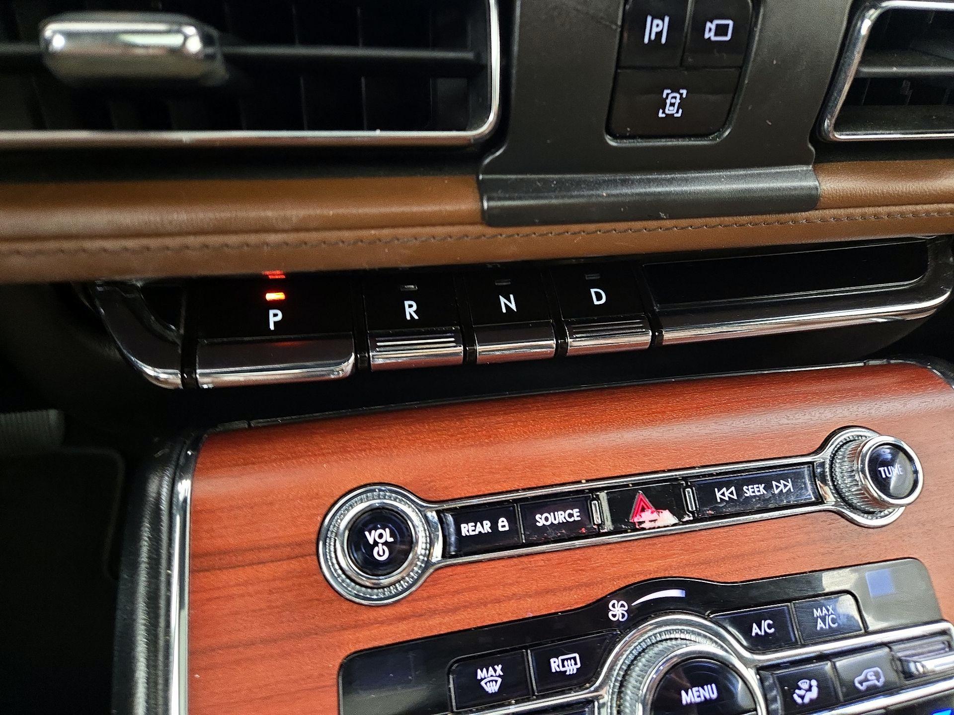 Thumbnail: 2020 Lincoln Aviator - 18