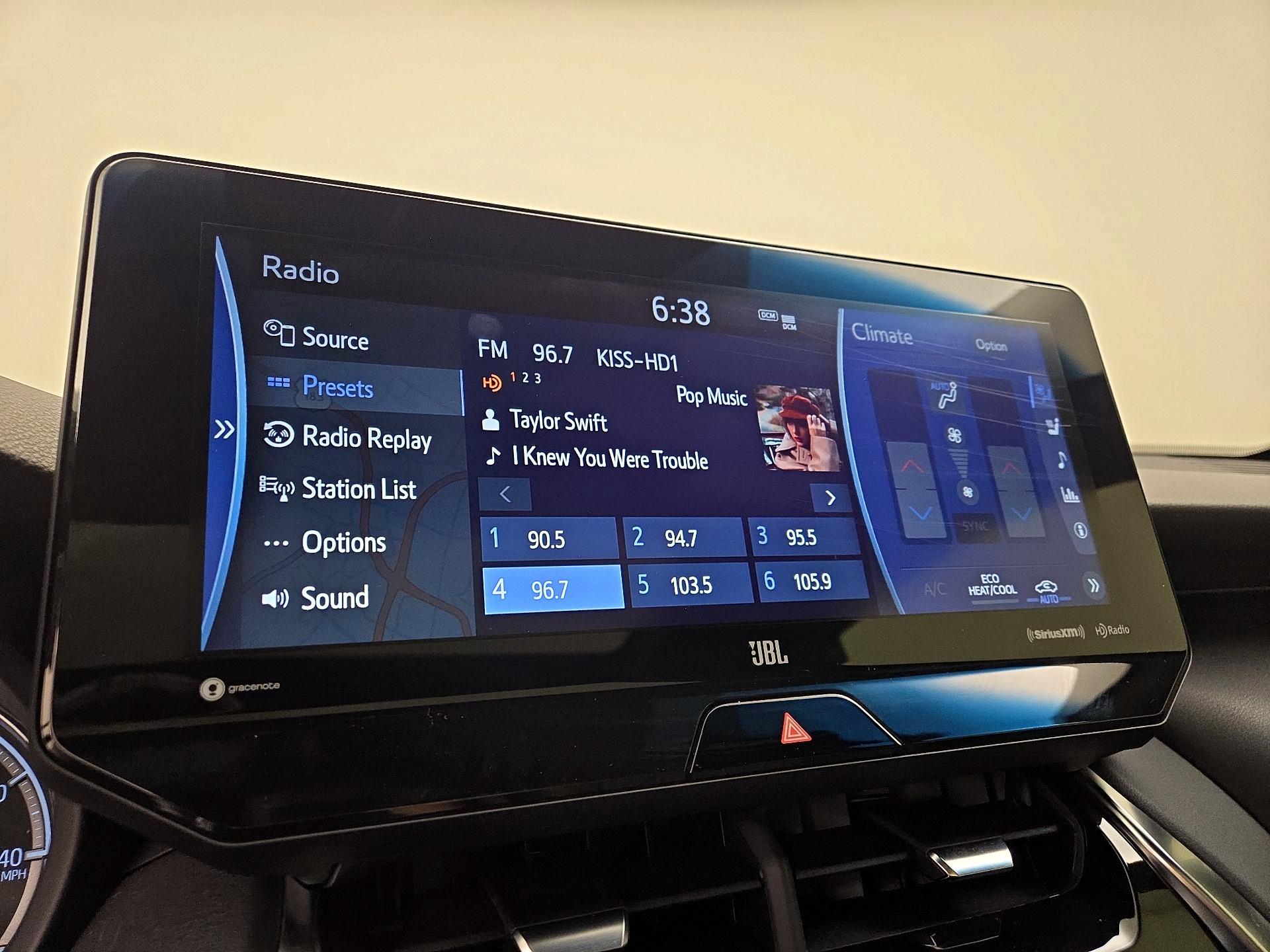 Thumbnail: 2021 Toyota Venza - 16