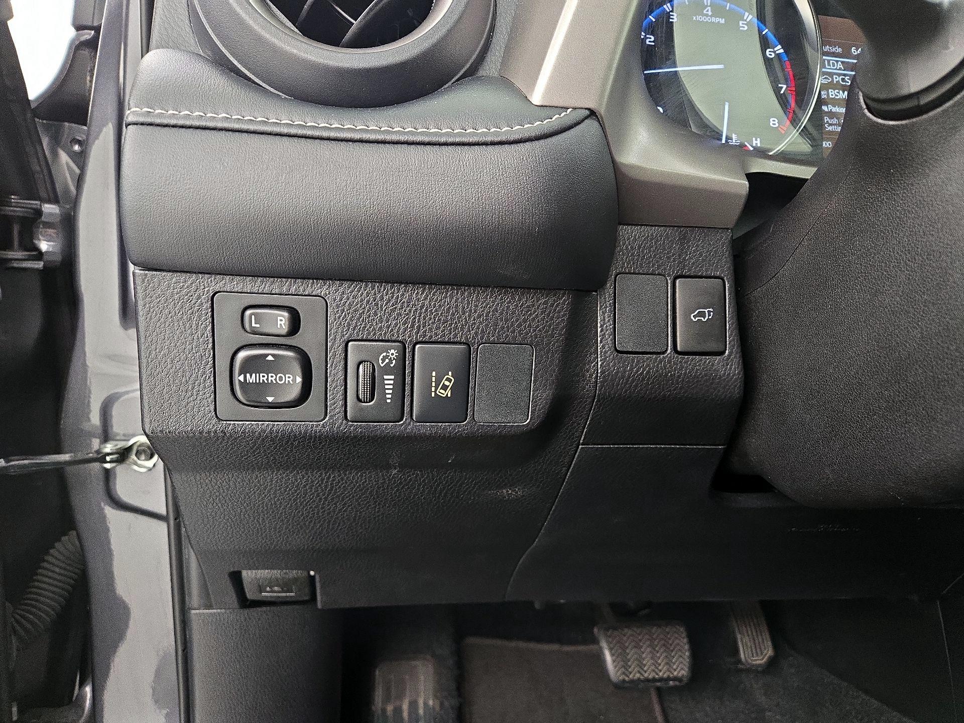 Thumbnail: 2017 Toyota RAV4 - 13
