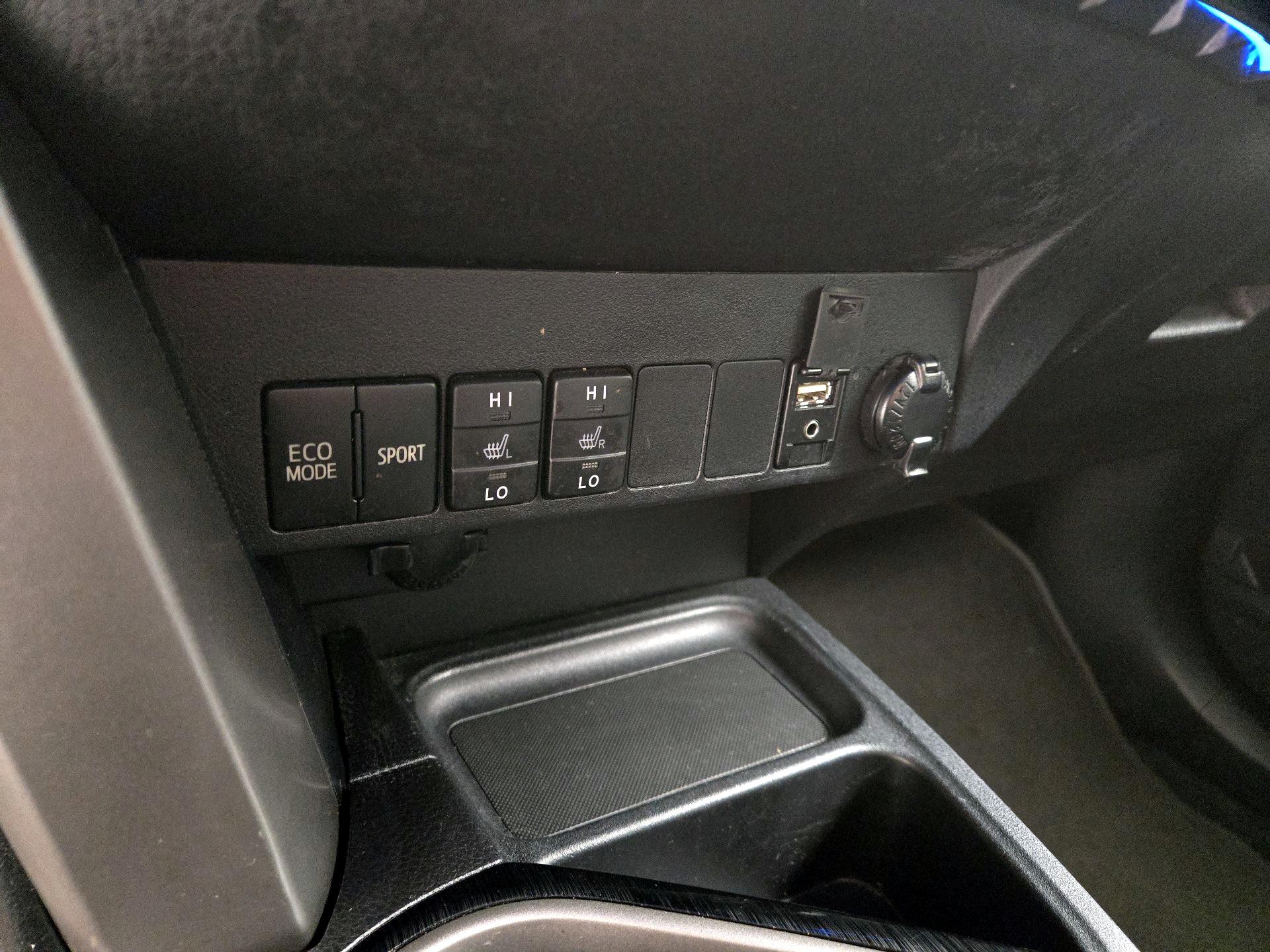 Thumbnail: 2017 Toyota RAV4 - 18