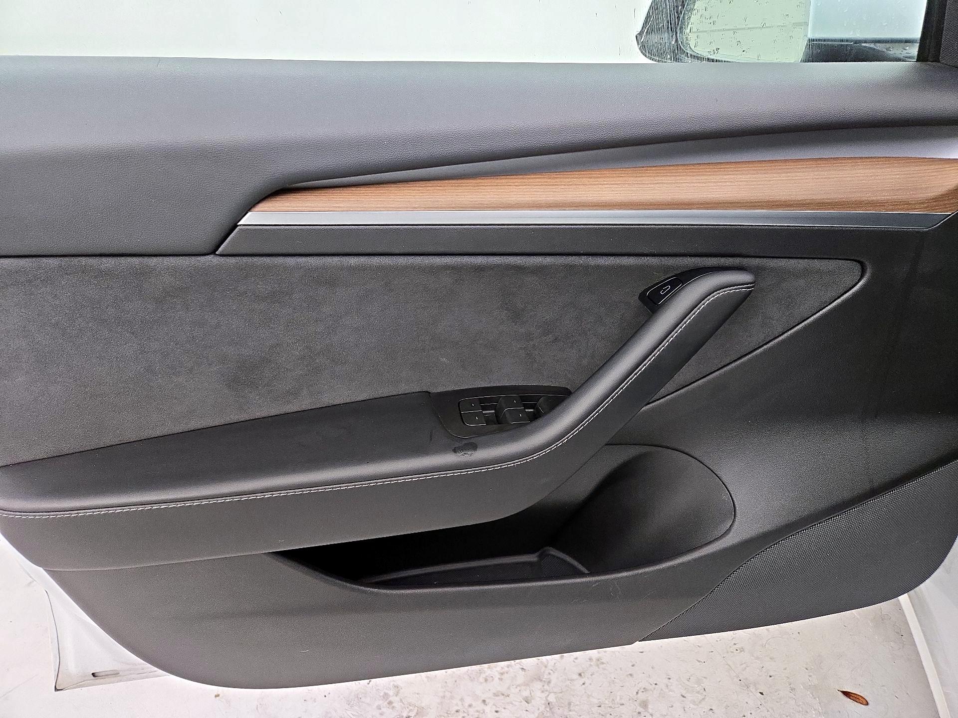 Thumbnail: 2021 Tesla Model 3 - 12
