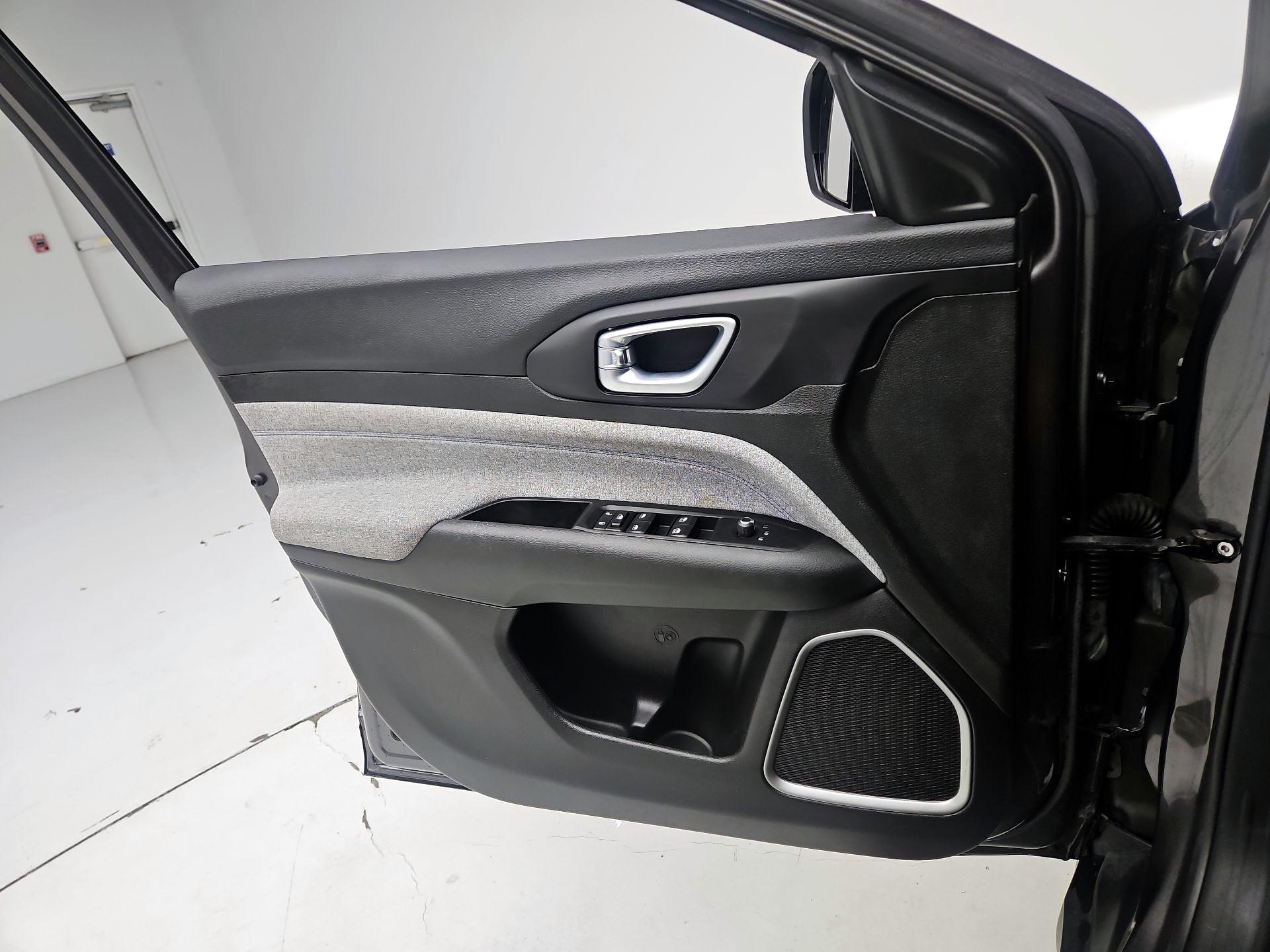 Thumbnail: 2022 Jeep Compass - 12
