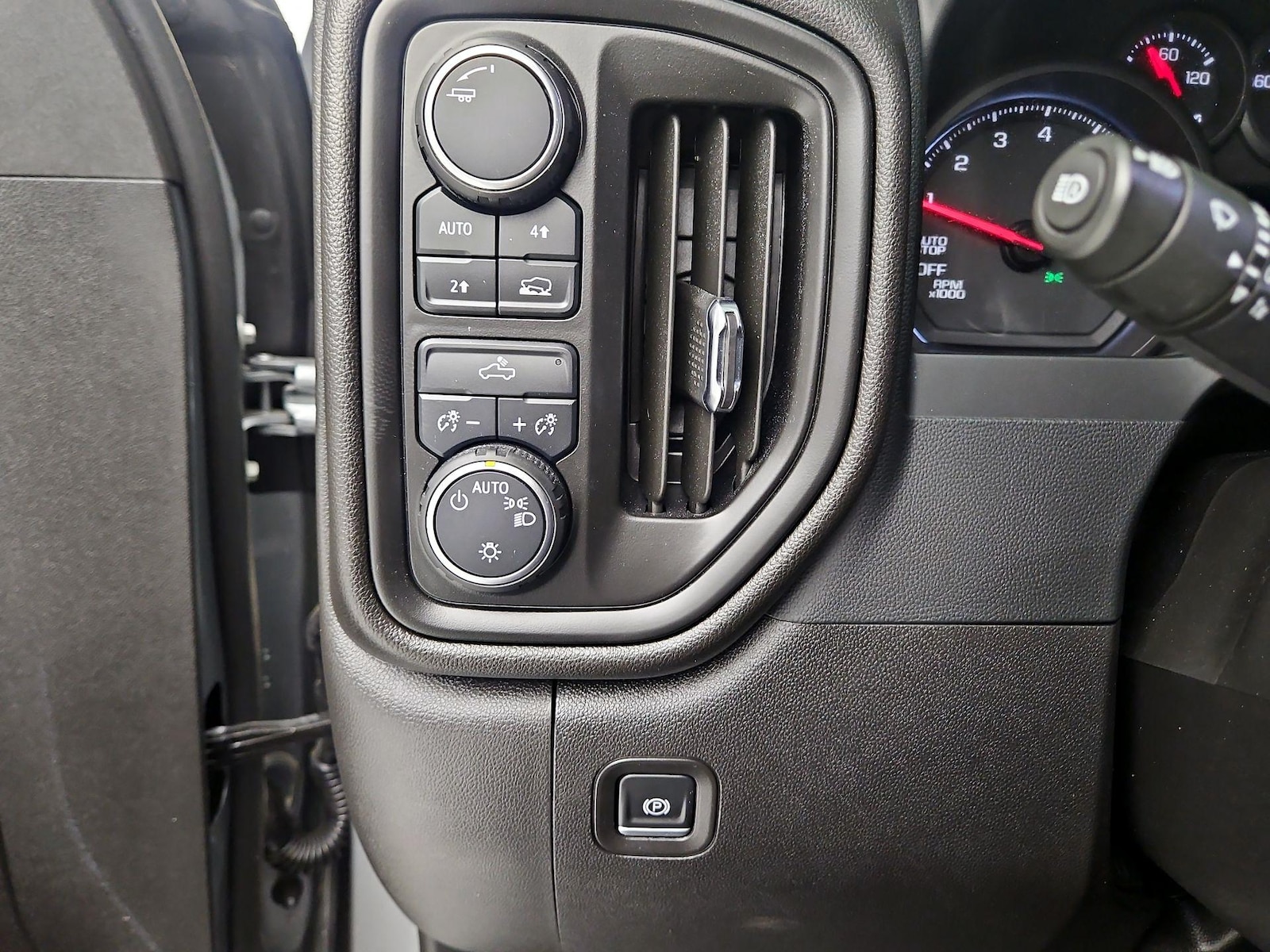 2024 Chevrolet Silverado 1500 Custom - Photo 14