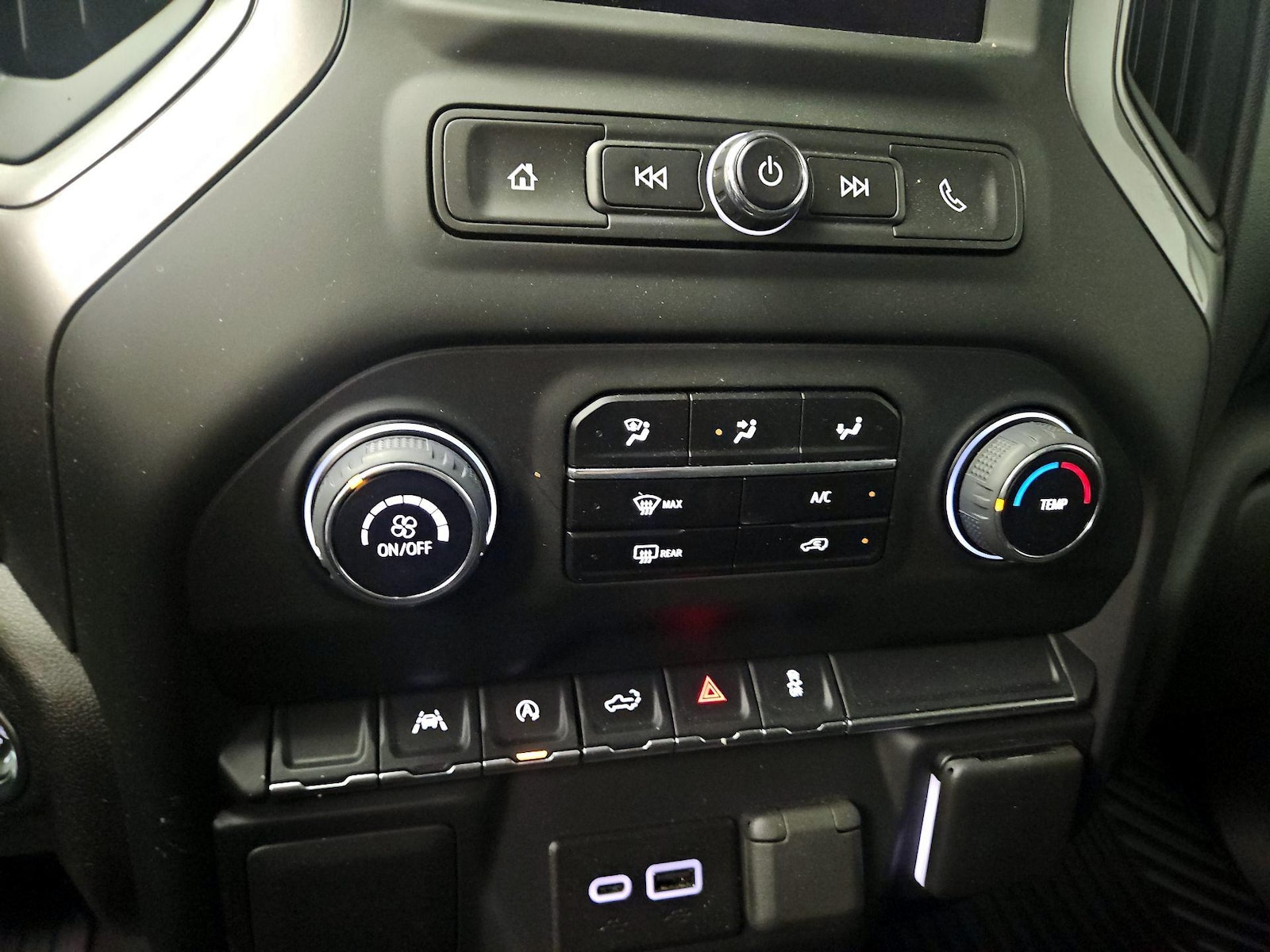 2024 Chevrolet Silverado 1500 Custom - Photo 17