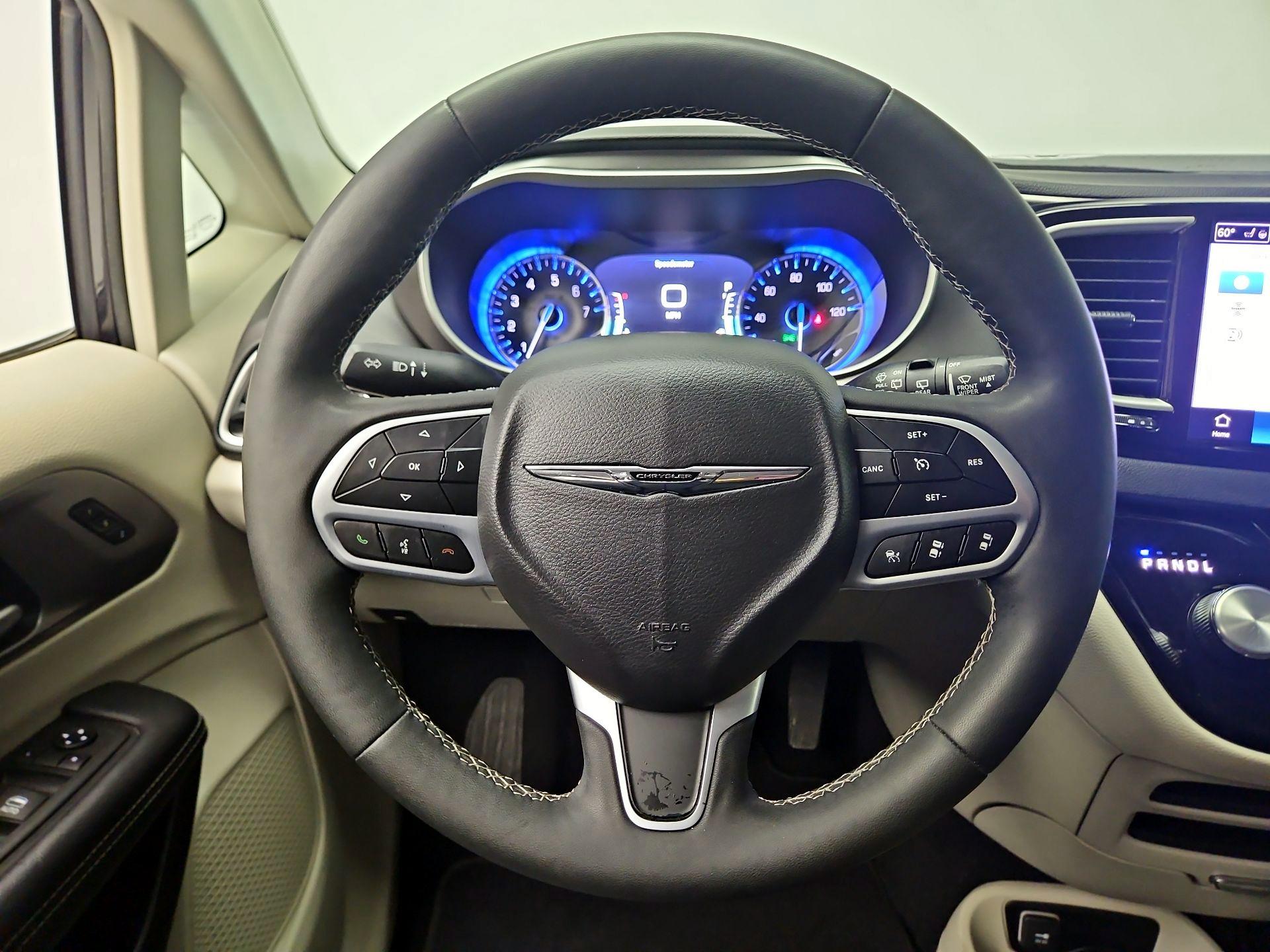 Thumbnail: 2024 Chrysler Pacifica - 10