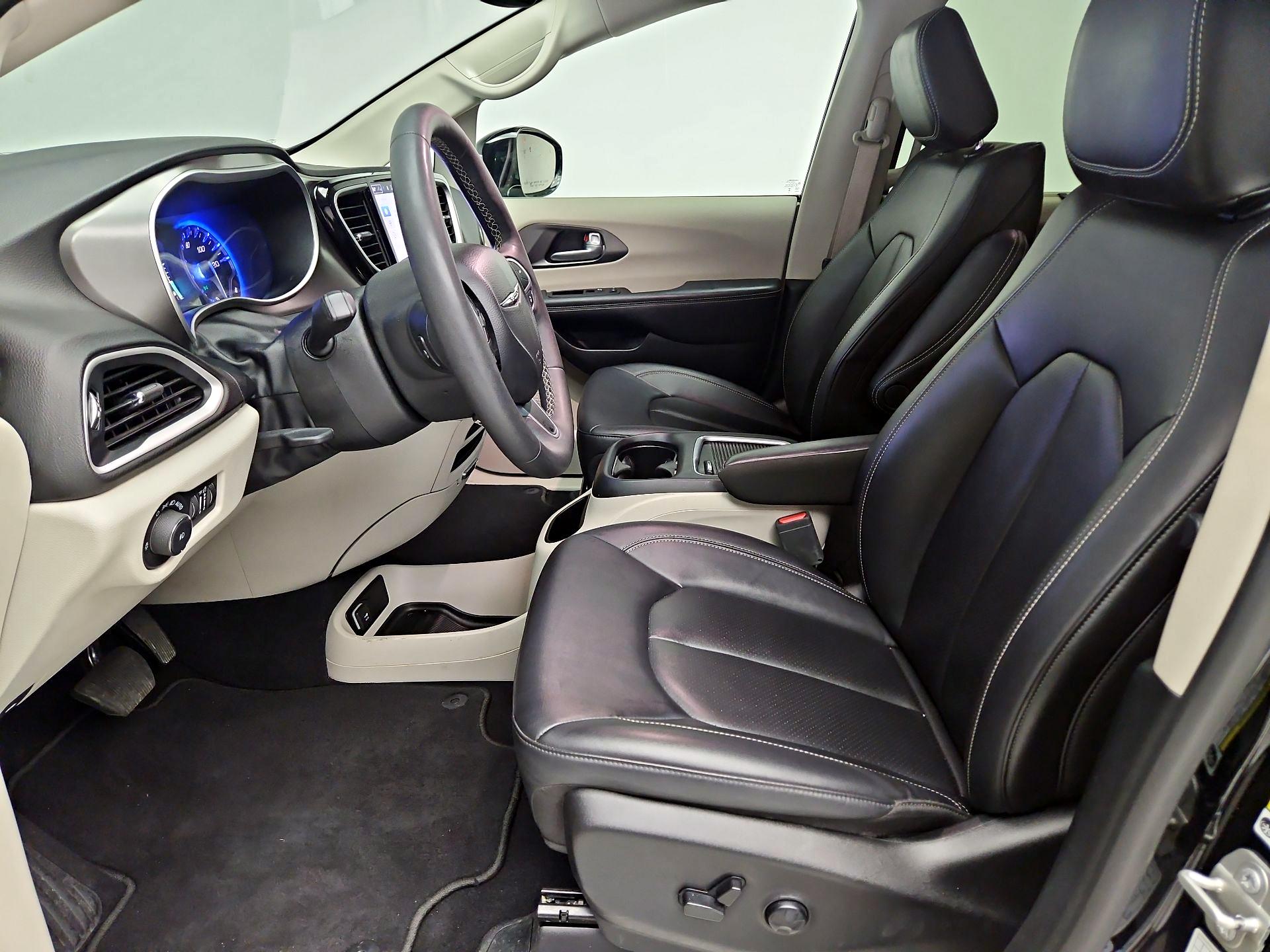 Thumbnail: 2024 Chrysler Pacifica - 11