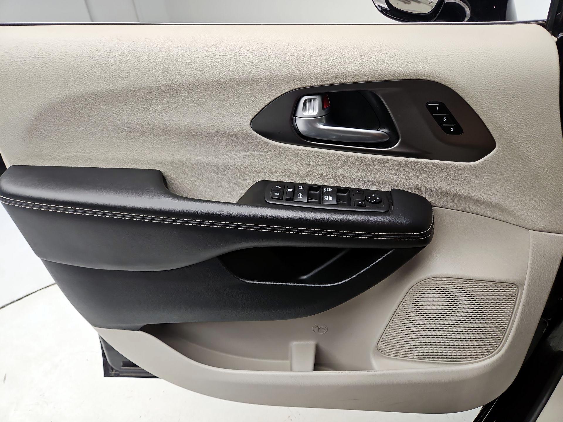 Thumbnail: 2024 Chrysler Pacifica - 12