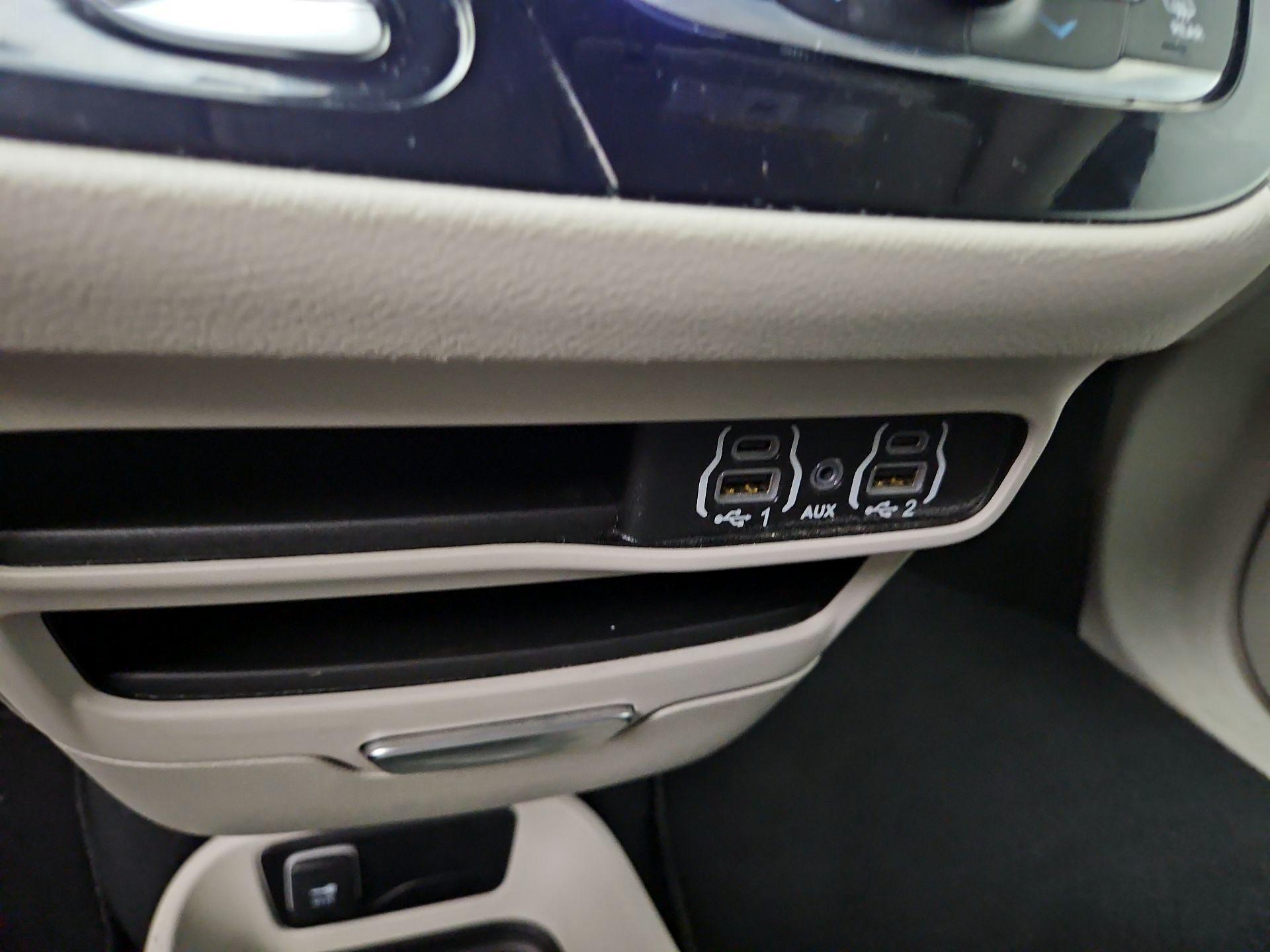 Thumbnail: 2024 Chrysler Pacifica - 18