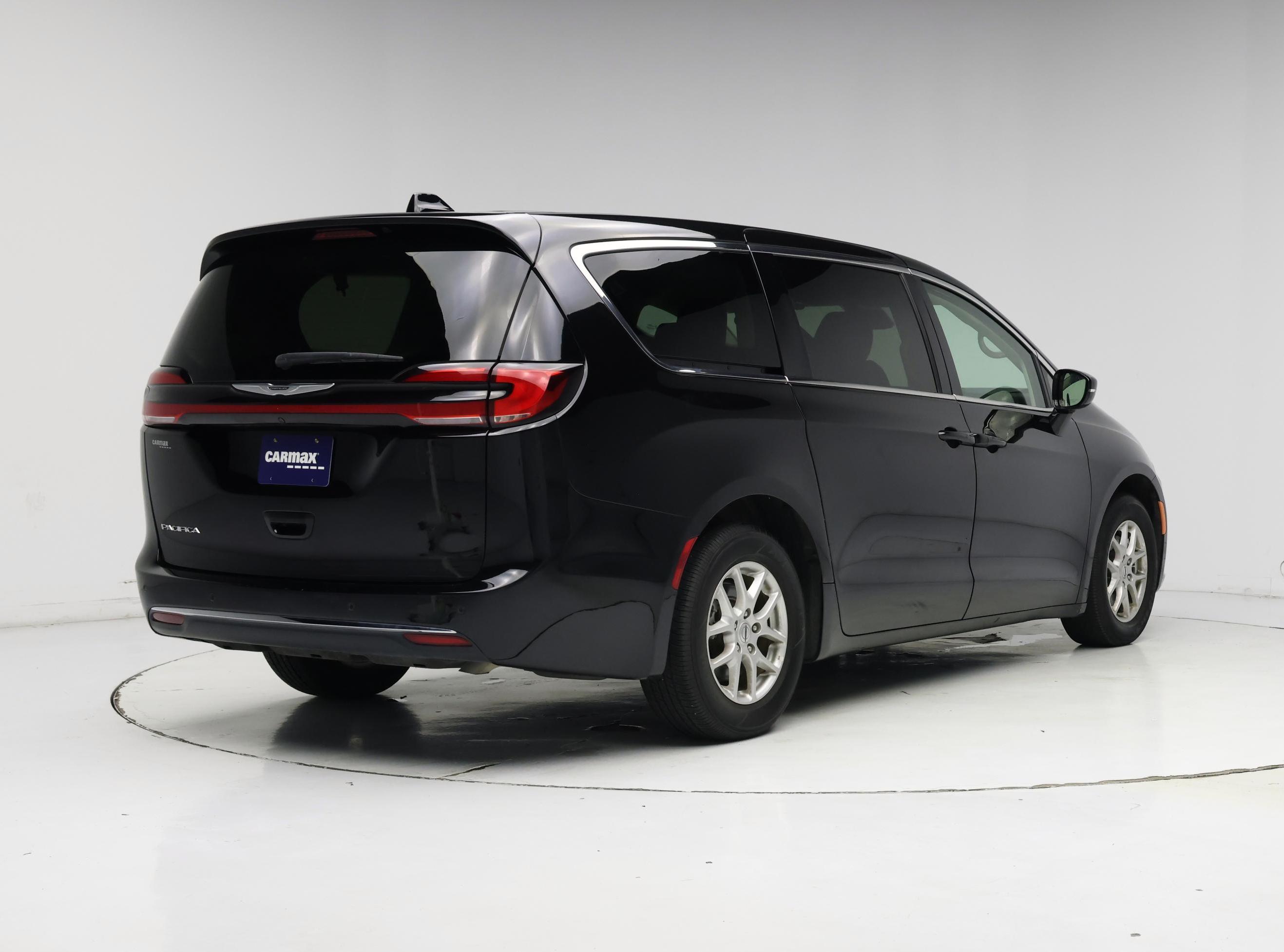 Thumbnail: 2024 Chrysler Pacifica - 8