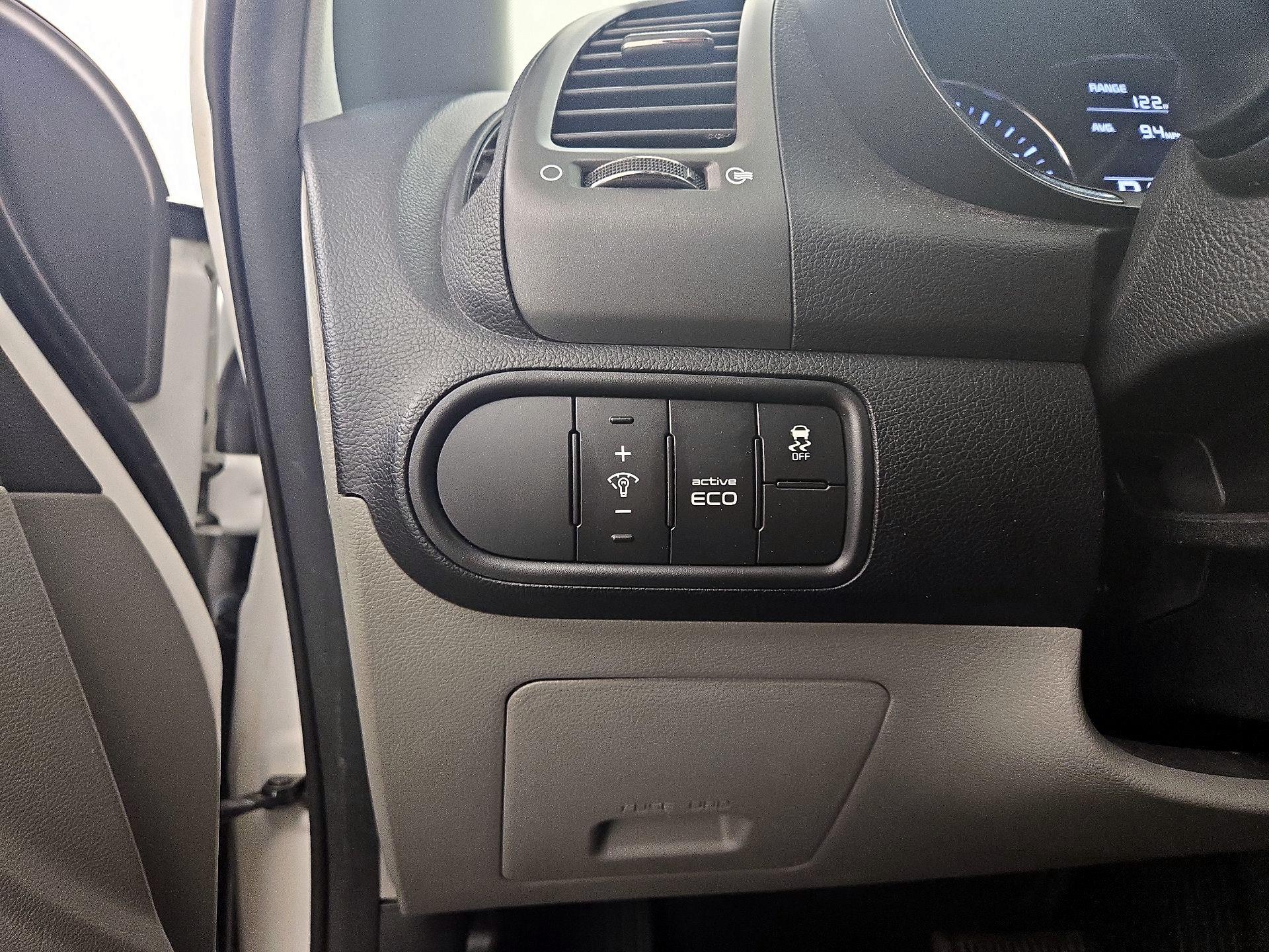Thumbnail: 2016 Kia Forte - 13