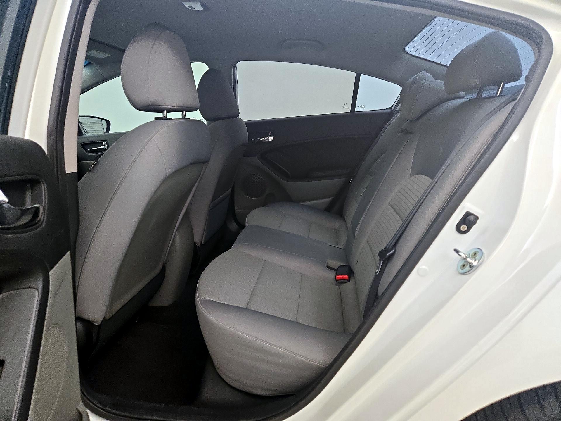 Thumbnail: 2016 Kia Forte - 19