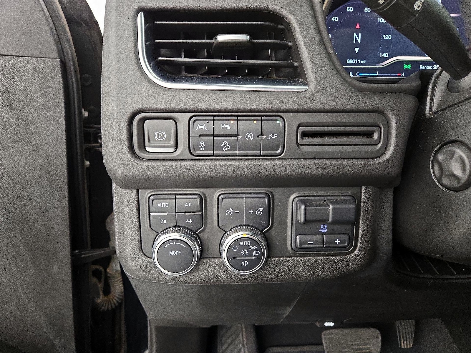 2022 GMC Yukon AT4 - Photo 14