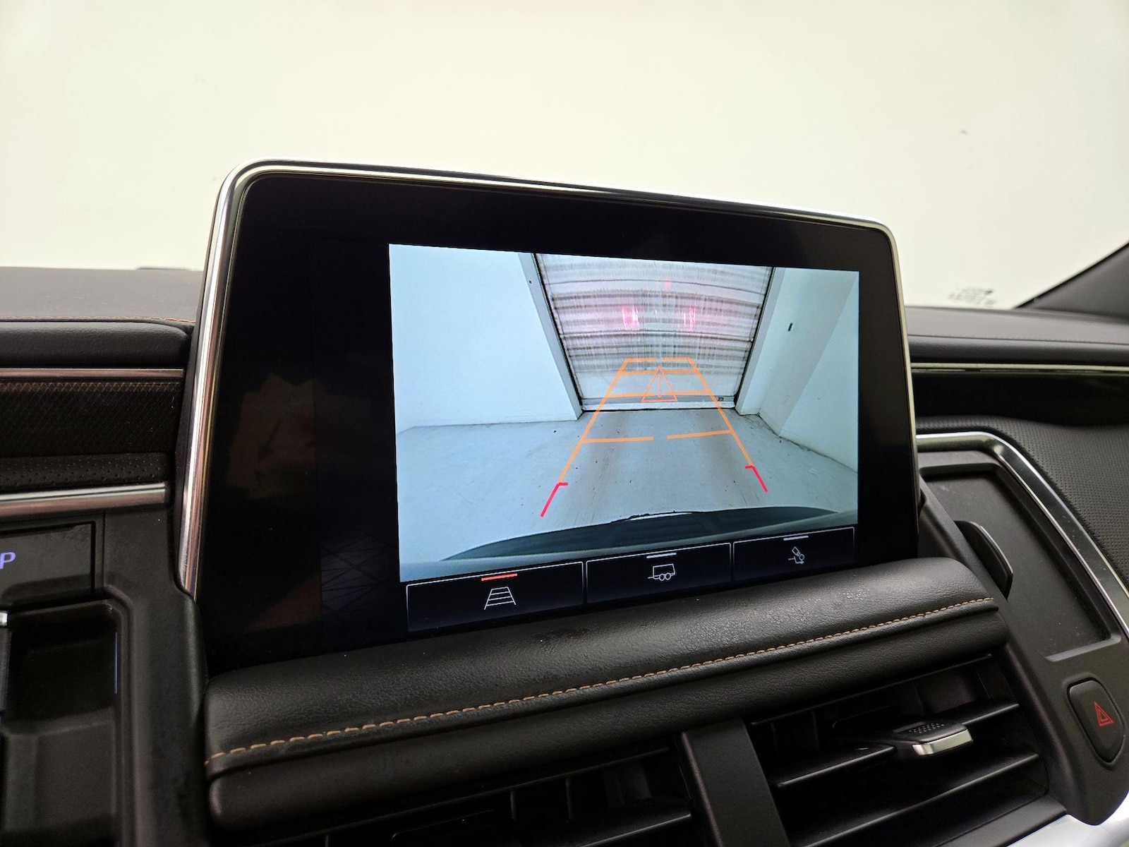 2022 GMC Yukon AT4 - Photo 16