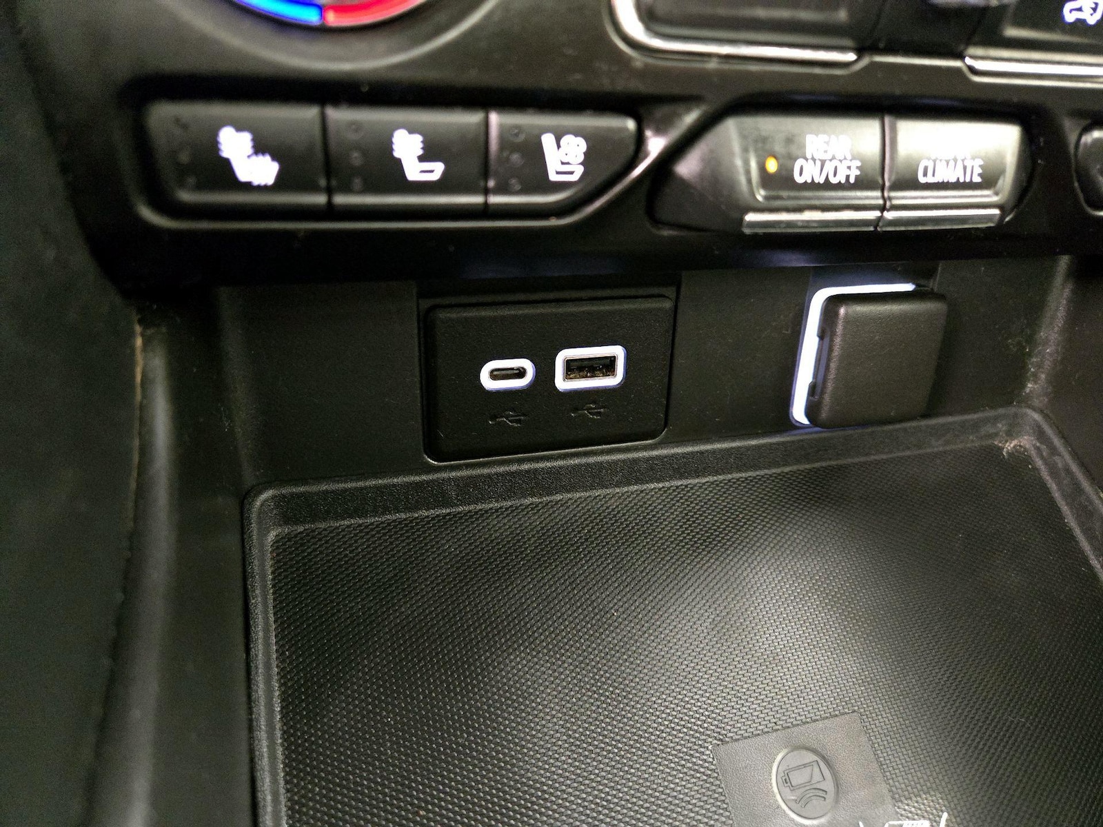 2022 GMC Yukon AT4 - Photo 20