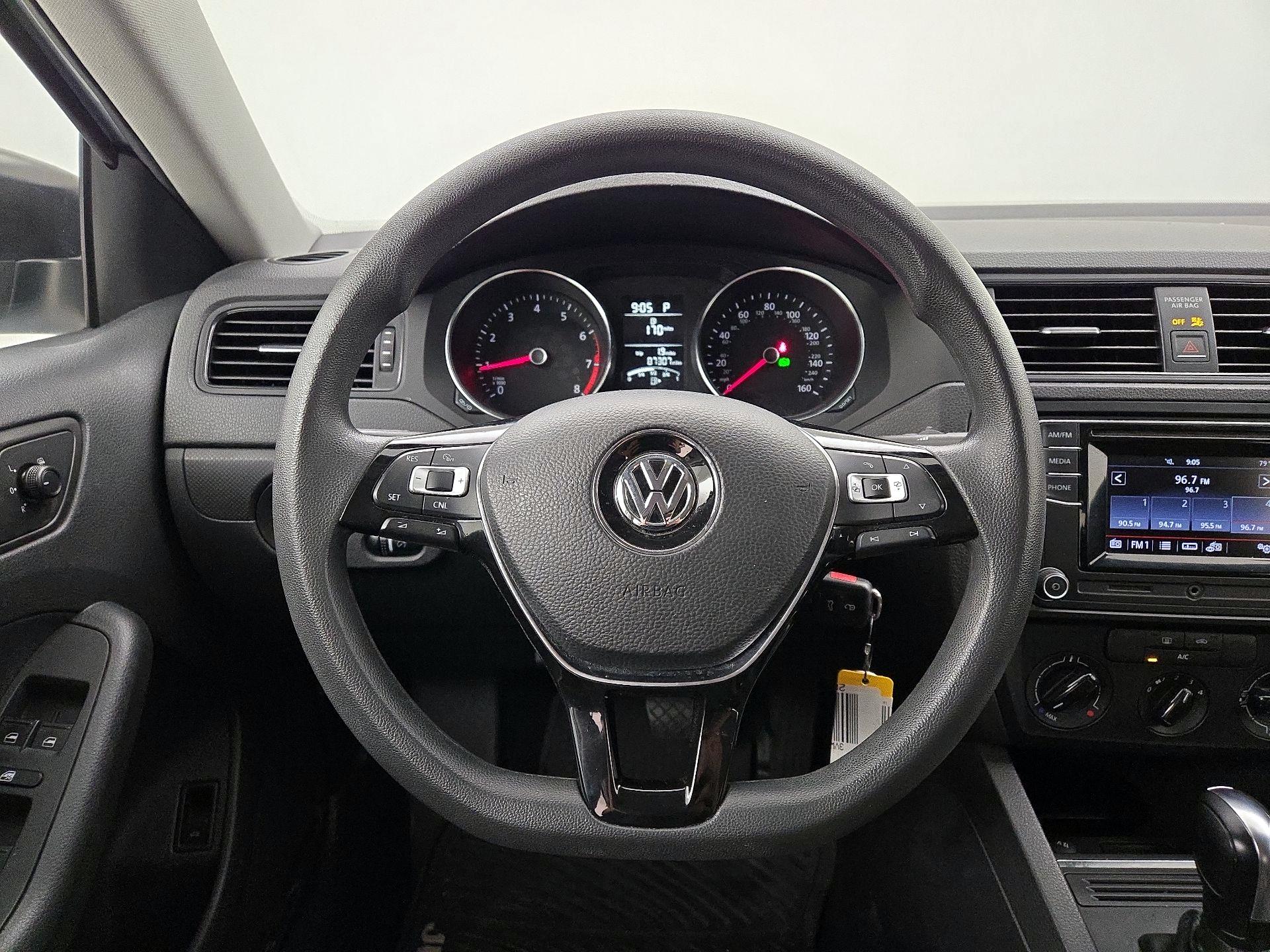 Thumbnail: 2016 Volkswagen Jetta - 10