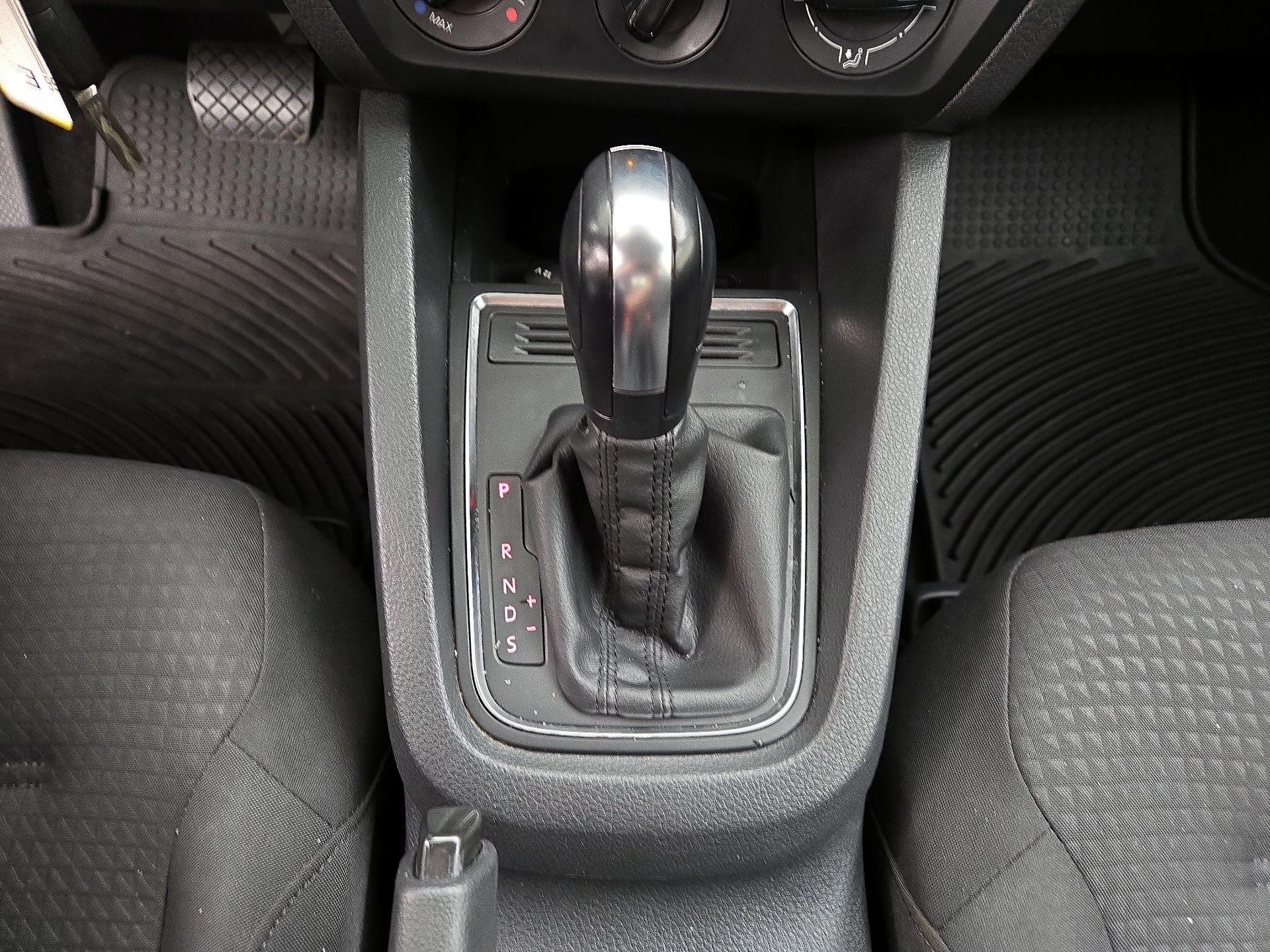 Thumbnail: 2016 Volkswagen Jetta - 16