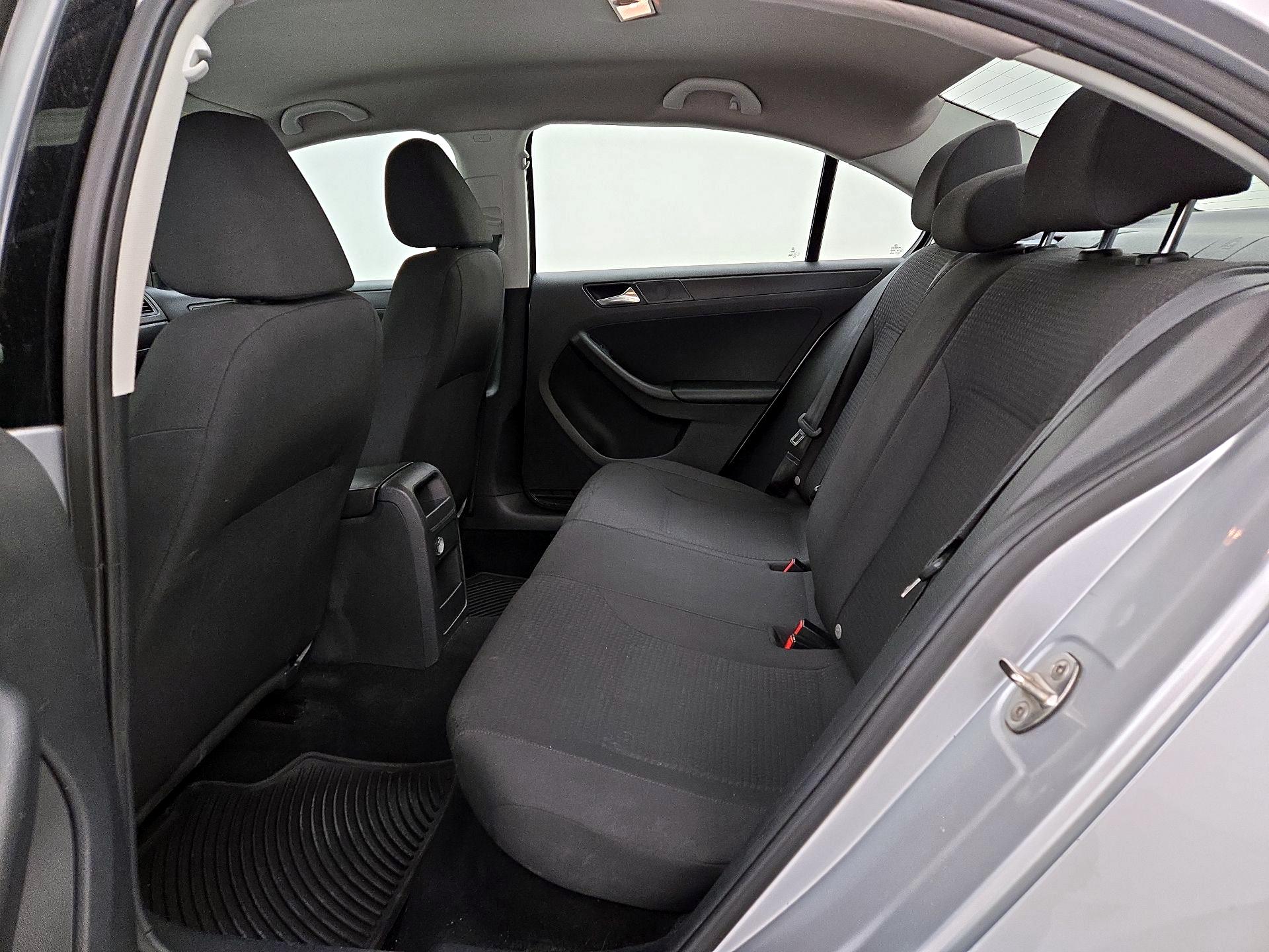 Thumbnail: 2016 Volkswagen Jetta - 18