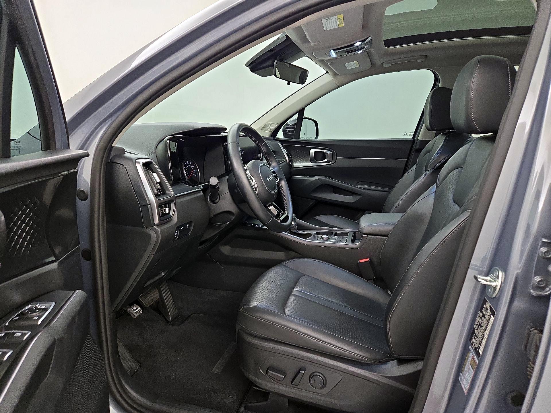 Thumbnail: 2023 Kia Sorento - 11