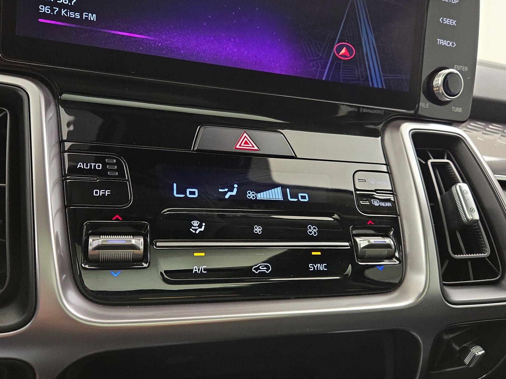 Thumbnail: 2023 Kia Sorento - 17