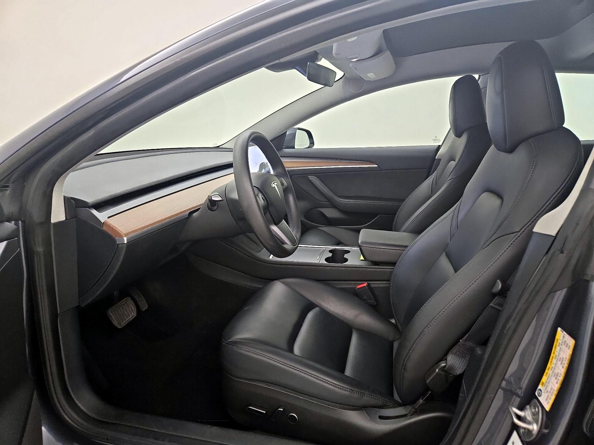 Thumbnail: 2023 Tesla Model 3 - 11