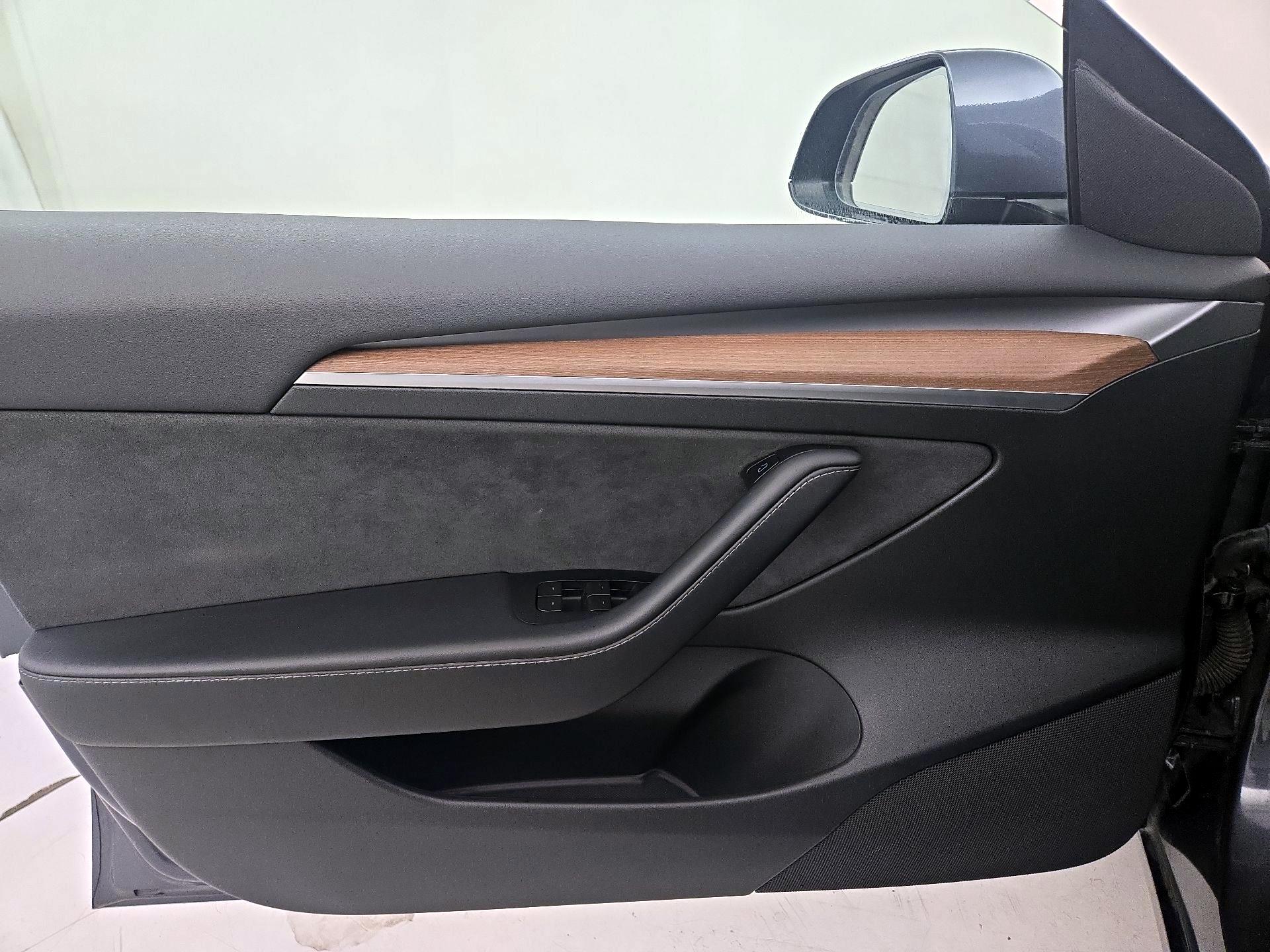 Thumbnail: 2023 Tesla Model 3 - 12