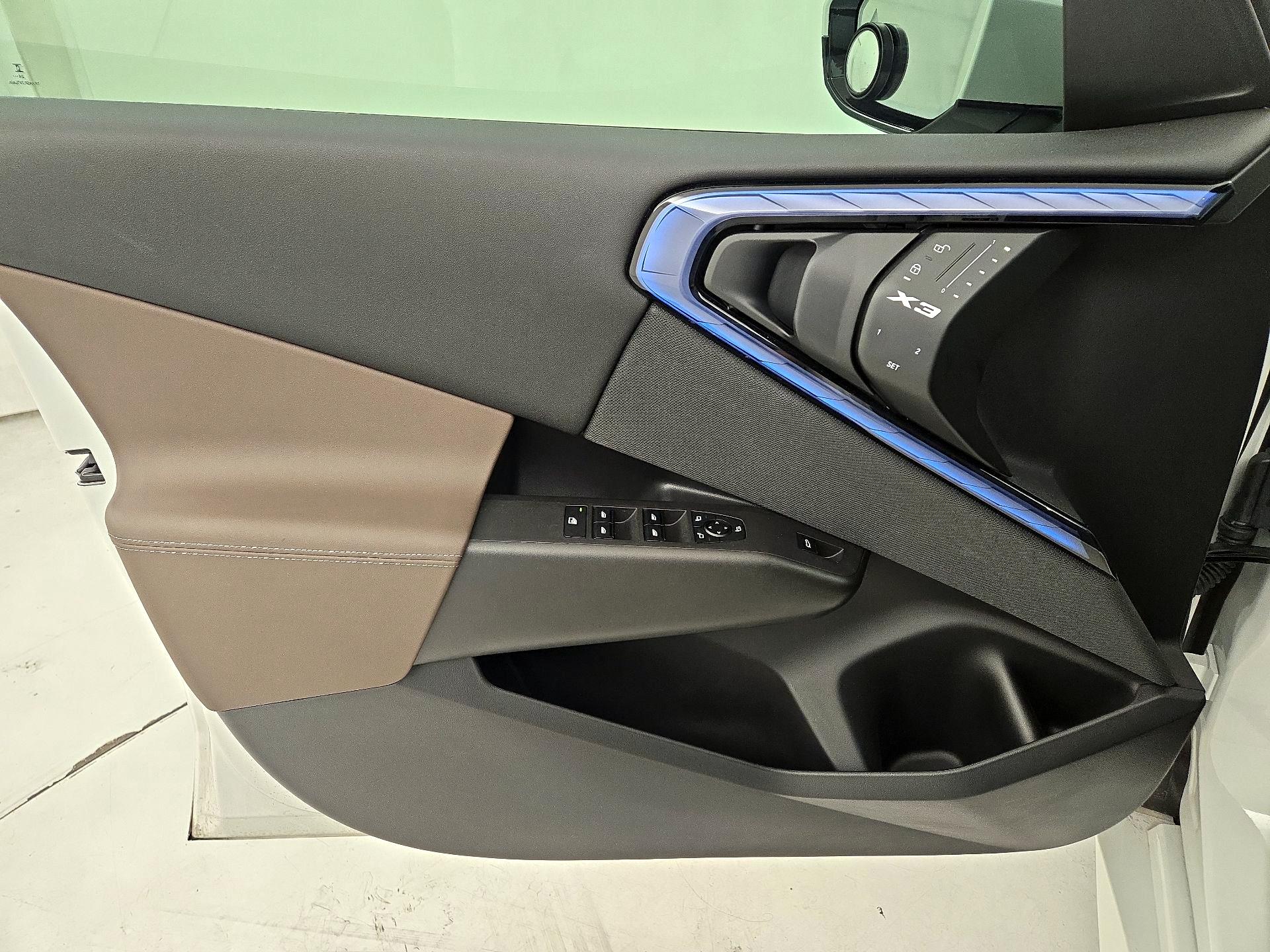 Thumbnail: 2025 BMW X3 - 12