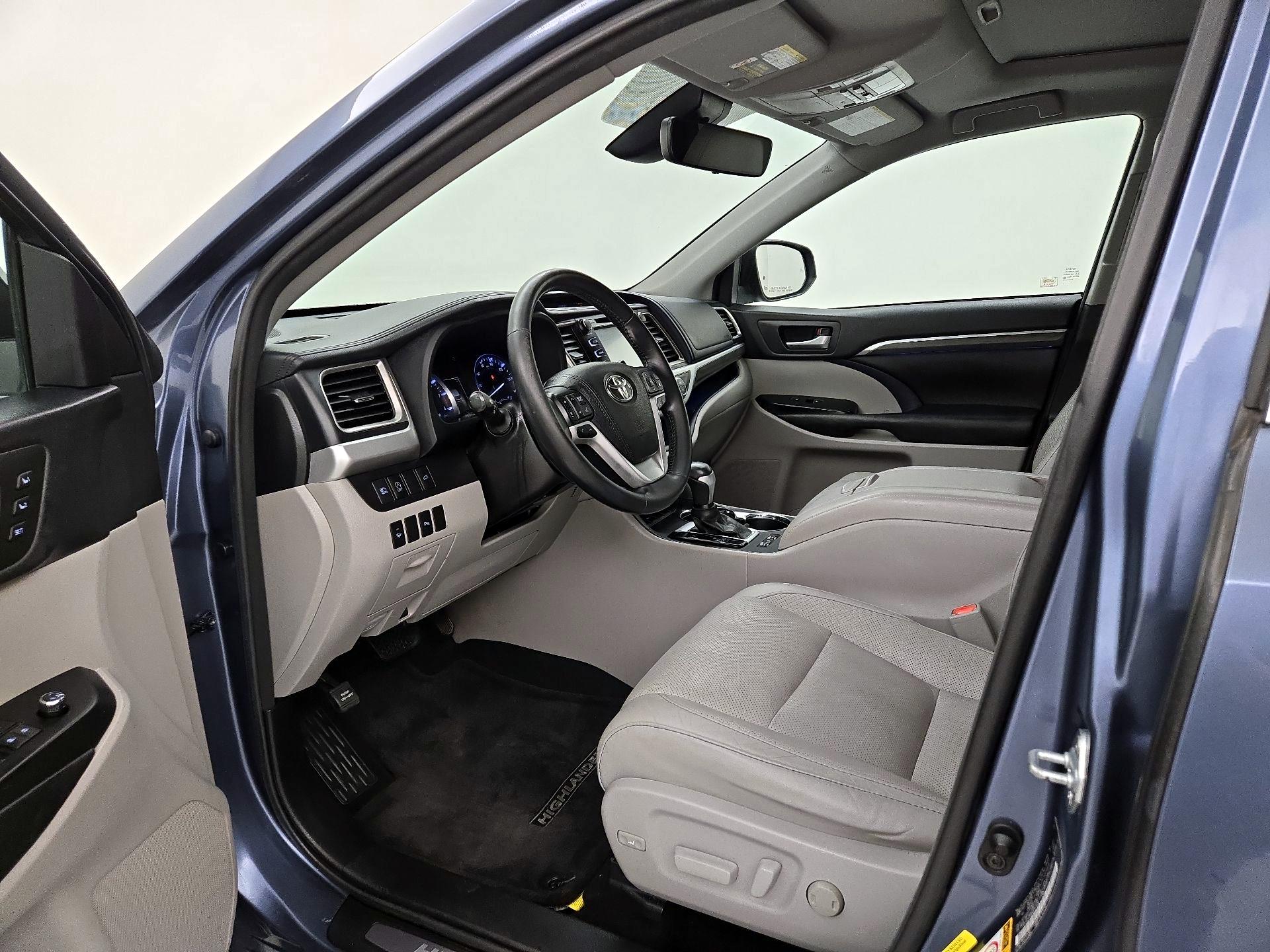 Thumbnail: 2017 Toyota Highlander - 11