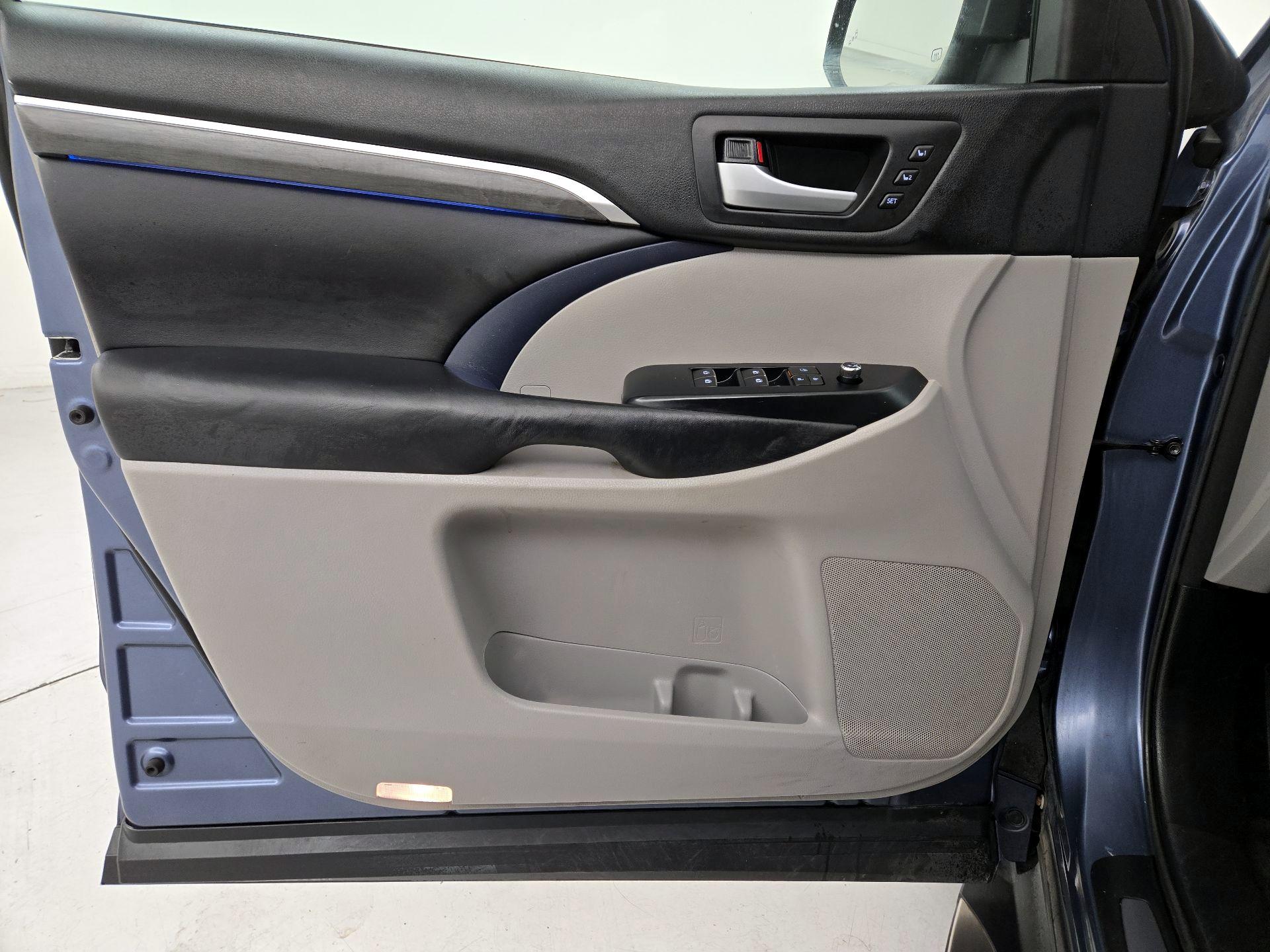 Thumbnail: 2017 Toyota Highlander - 12