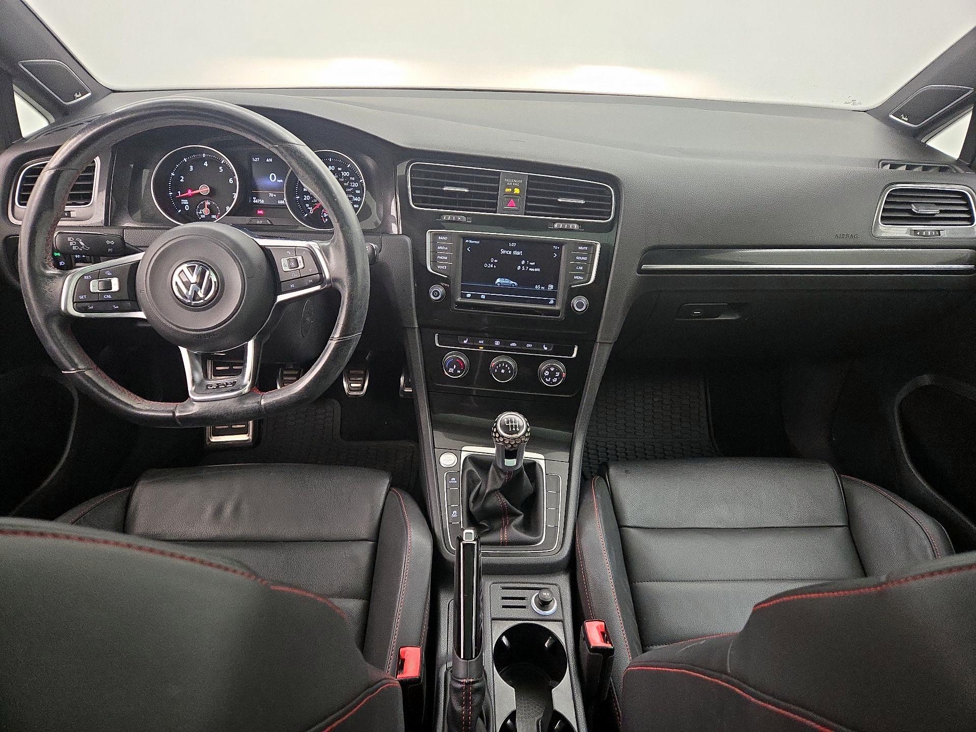 Thumbnail: 2016 Volkswagen Golf - 9