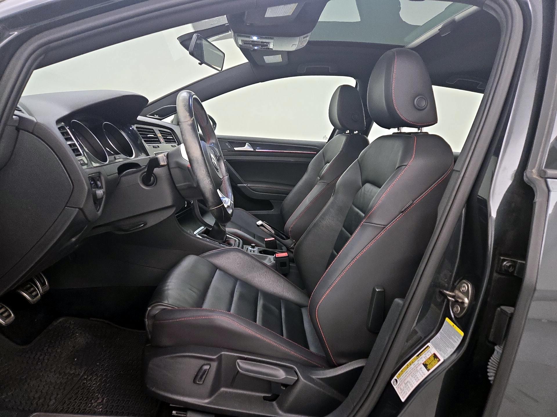 Thumbnail: 2016 Volkswagen Golf - 11