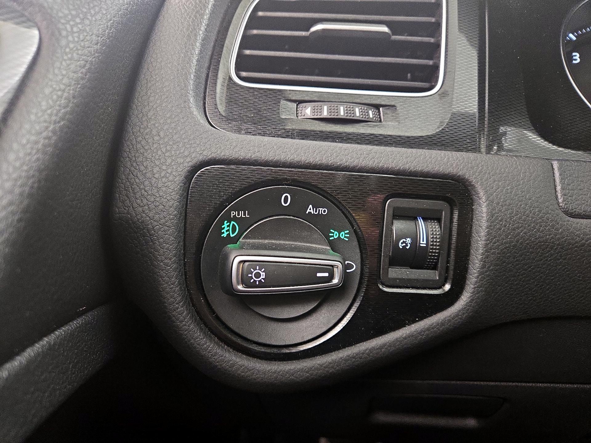 Thumbnail: 2016 Volkswagen Golf - 13