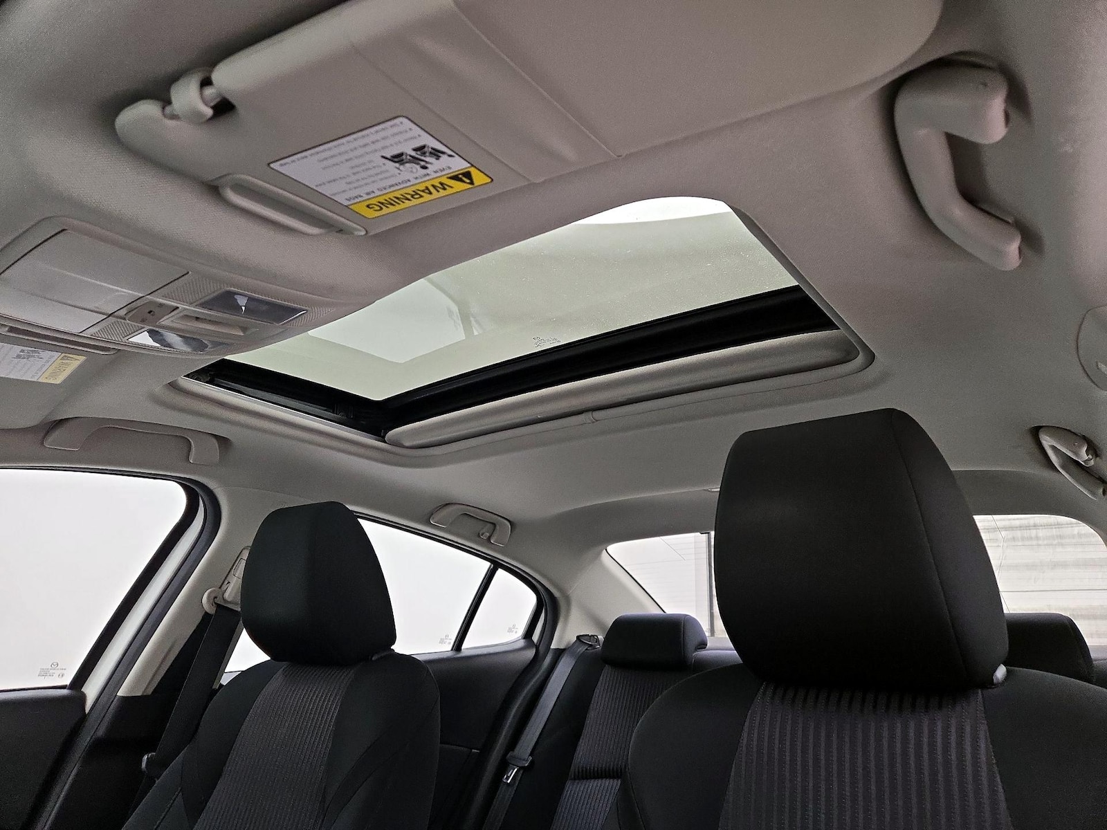2015 Mazda MAZDA3 i Touring - Photo 18