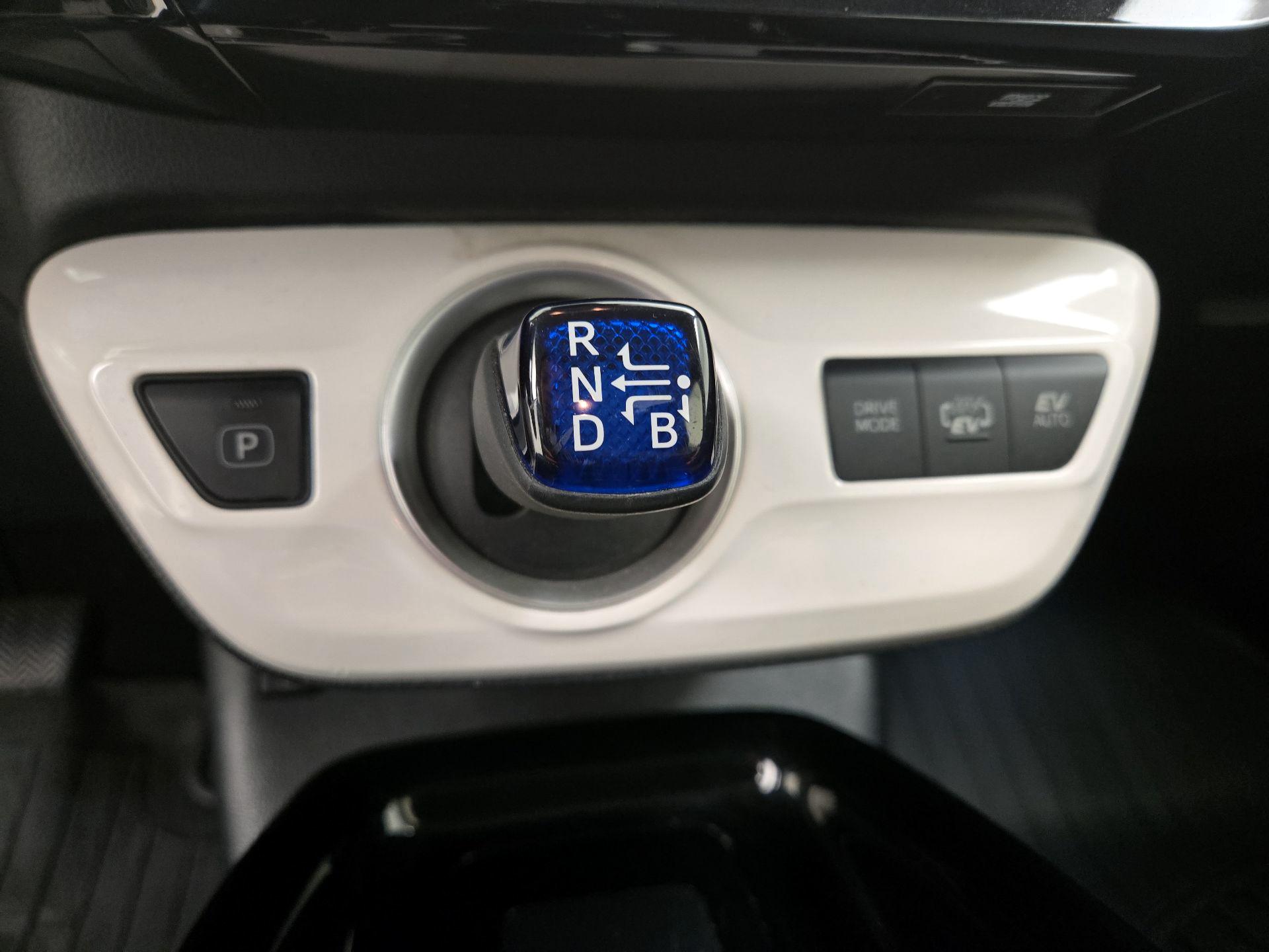 Thumbnail: 2018 Toyota Prius Prime - 18