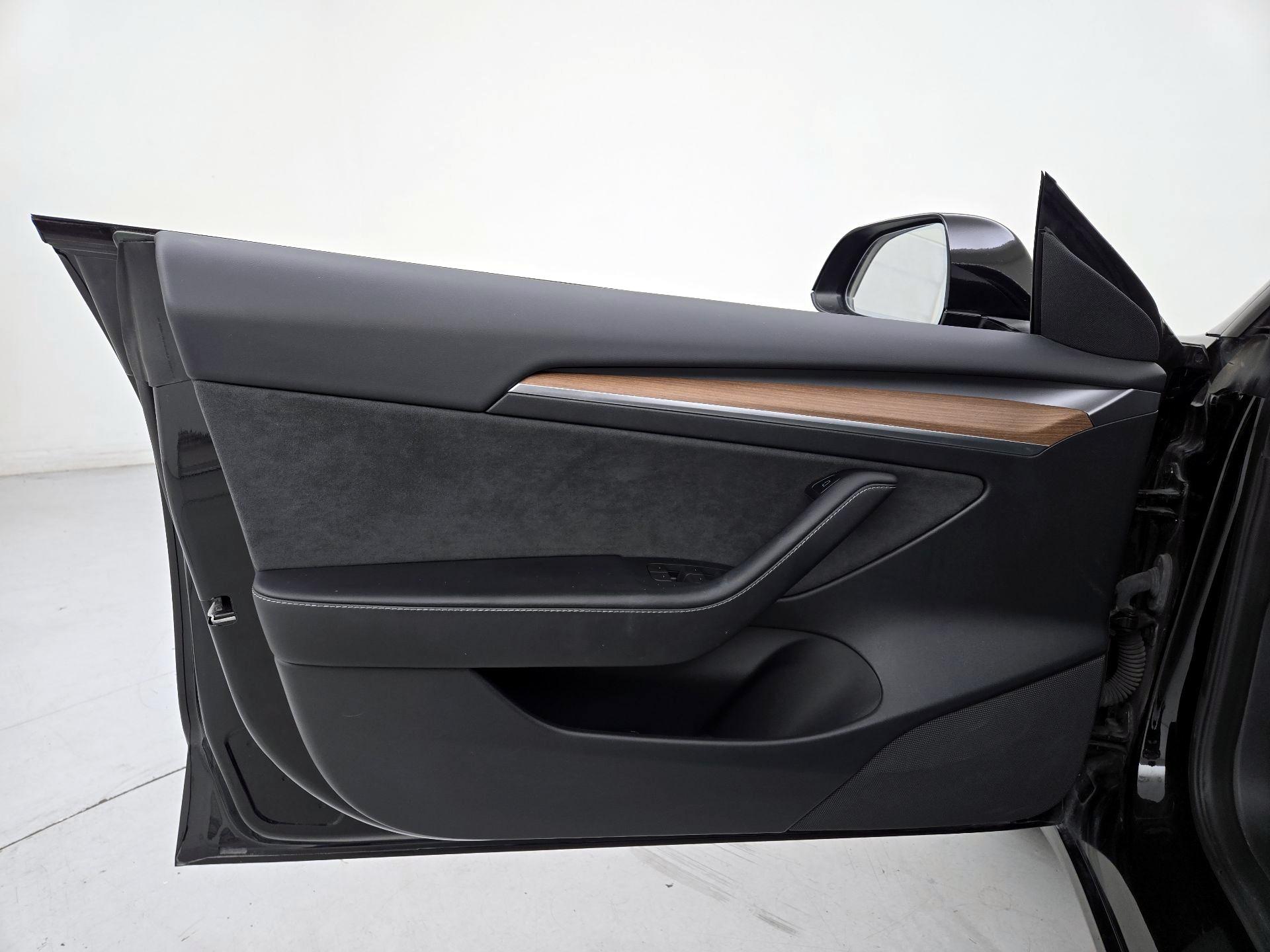 Thumbnail: 2023 Tesla Model 3 - 12