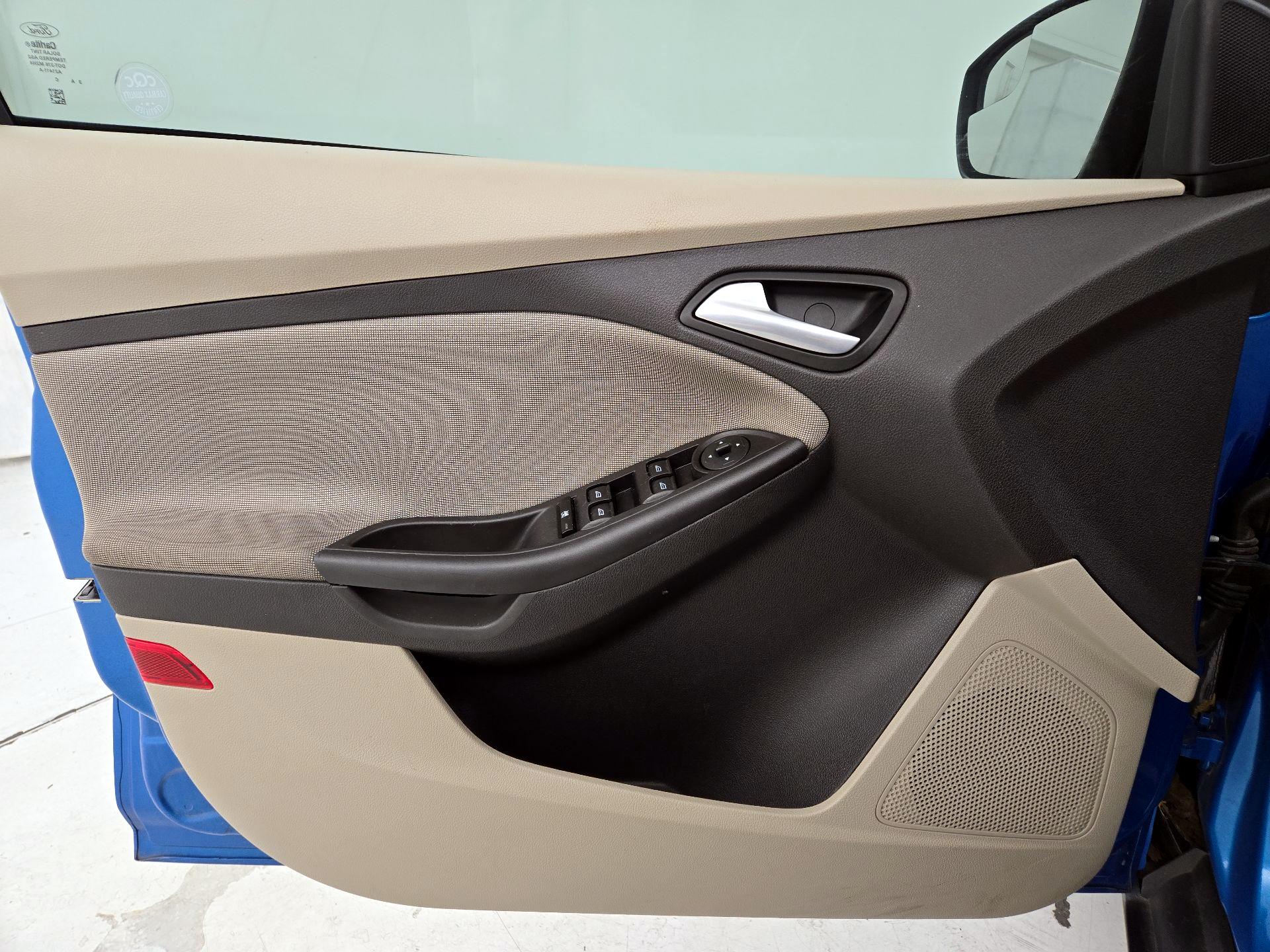 Thumbnail: 2014 Ford Focus - 12