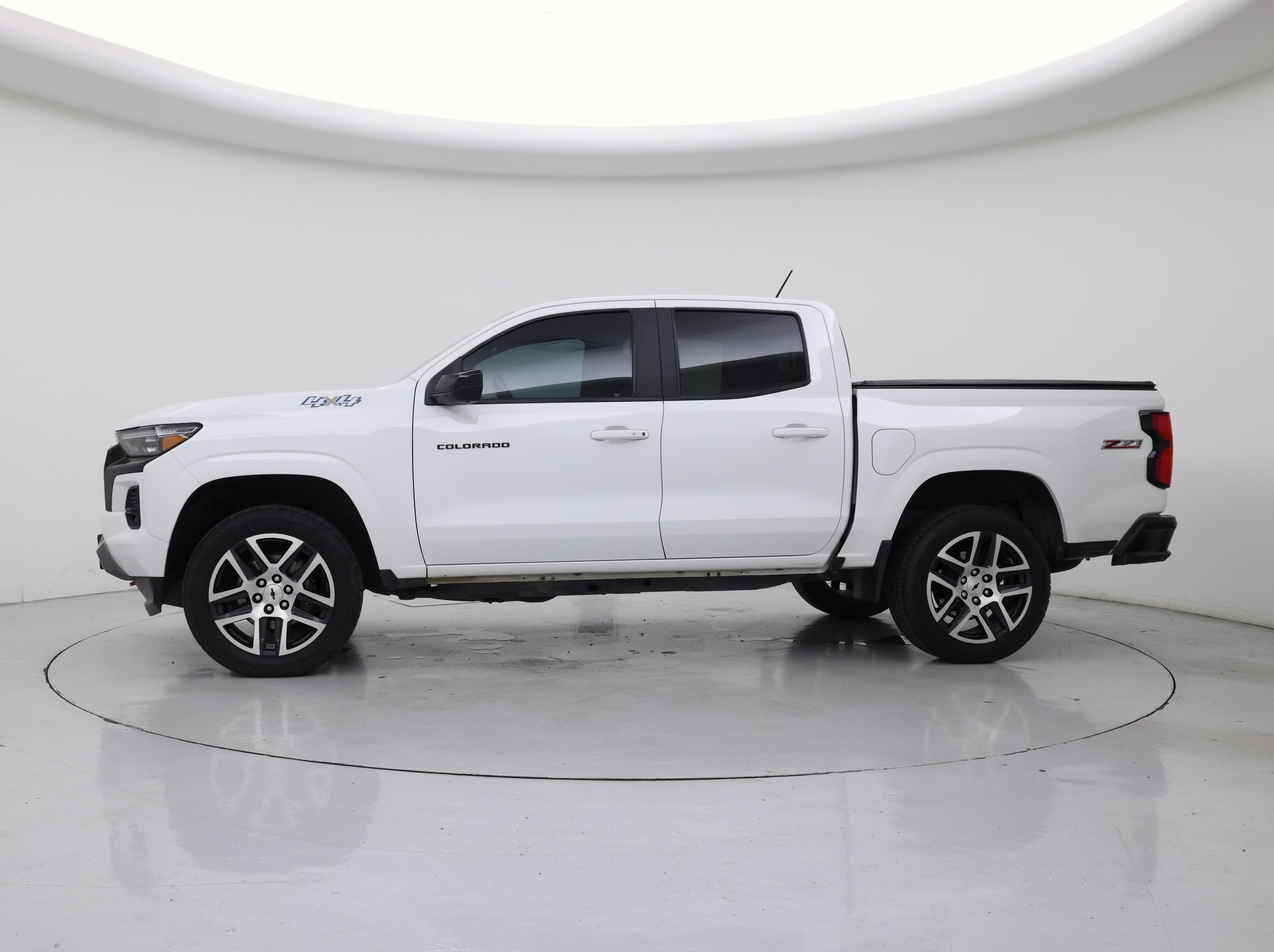 Thumbnail: 2023 Chevrolet Colorado - 3
