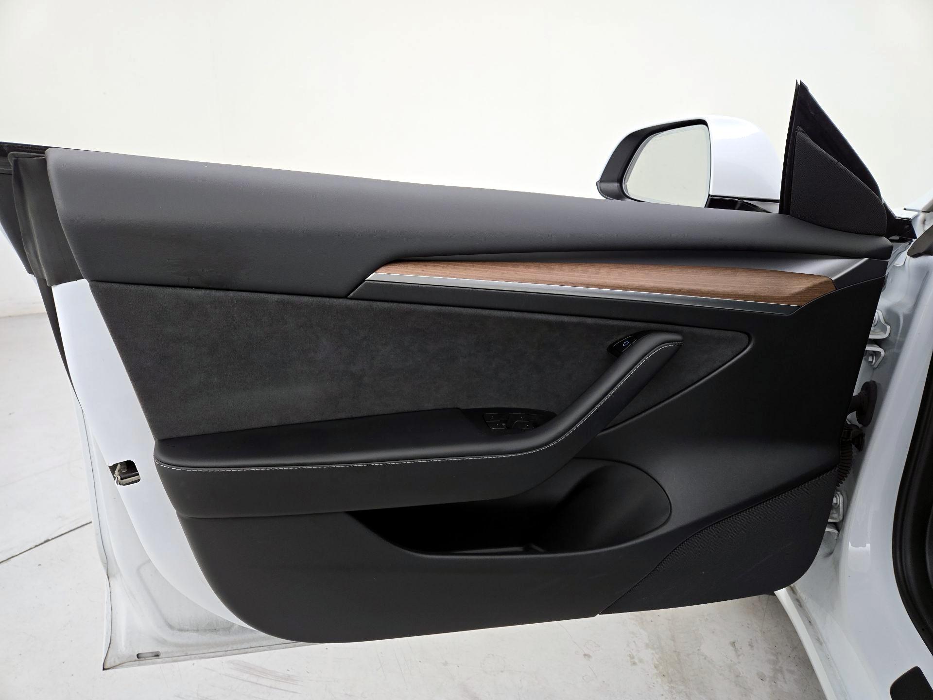 Thumbnail: 2023 Tesla Model 3 - 12