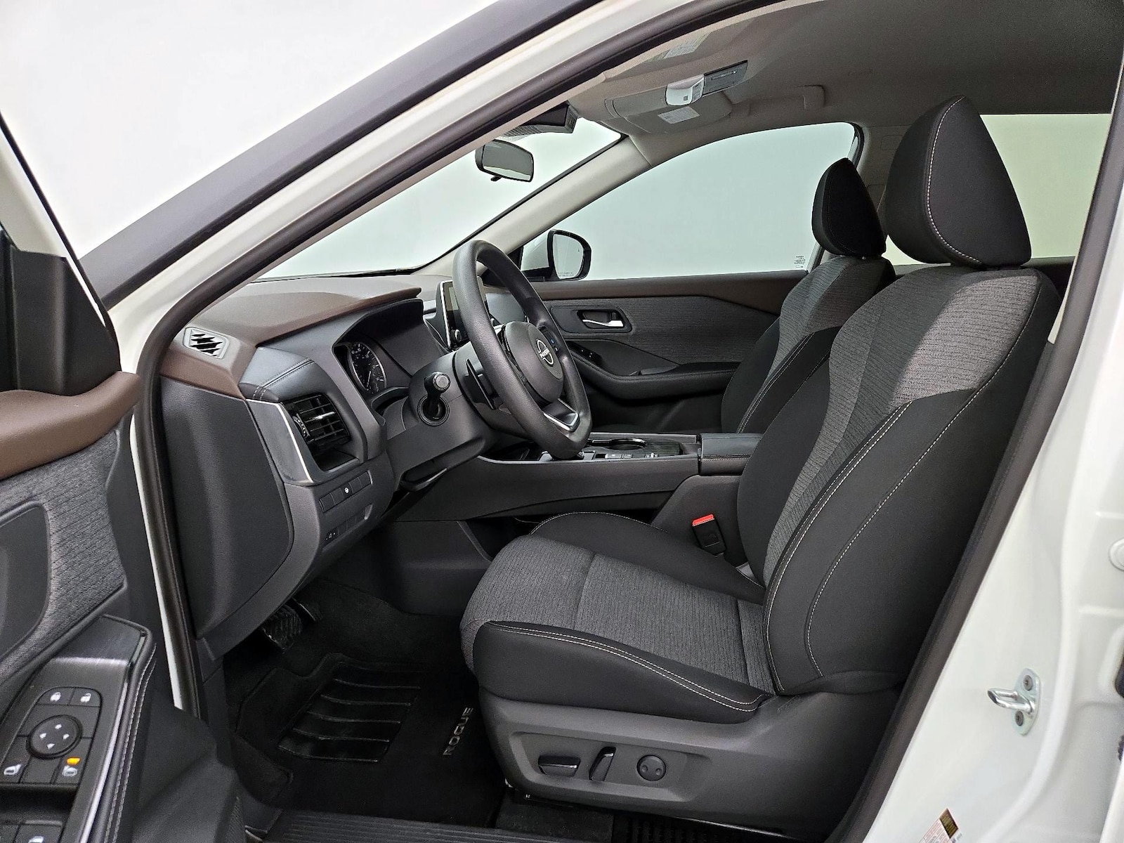 2023 Nissan Rogue SV - Photo 12