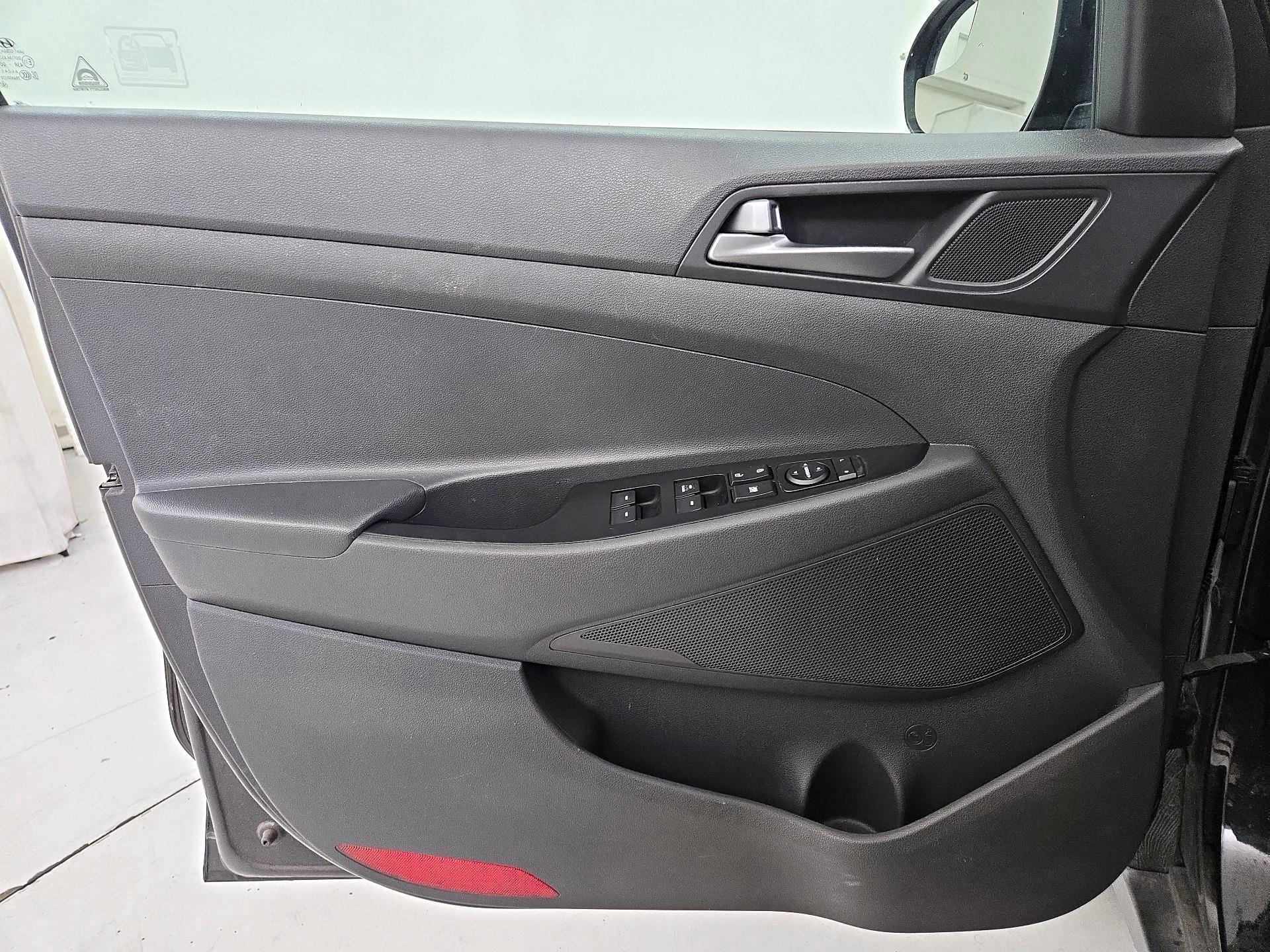 Thumbnail: 2016 Hyundai Tucson - 12