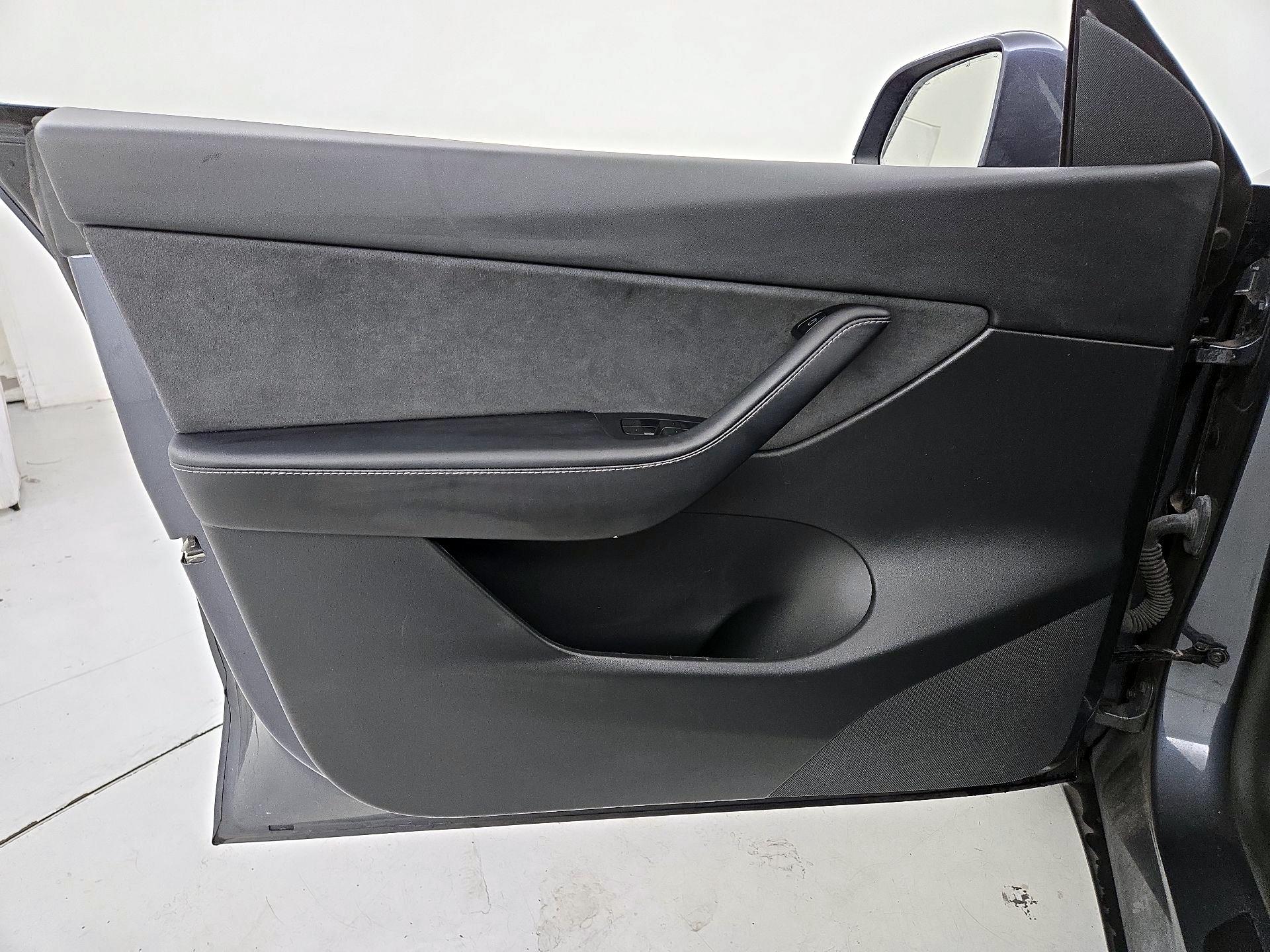 Thumbnail: 2022 Tesla Model Y - 12