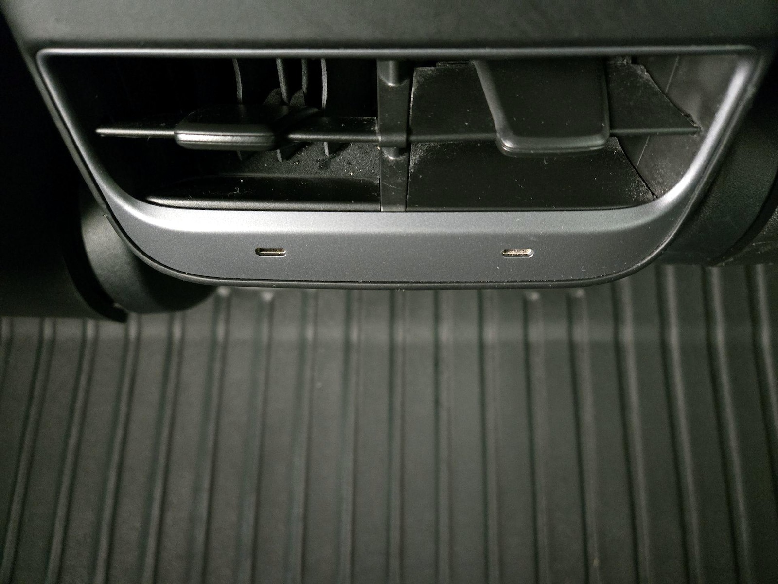 2022 Tesla Model Y Long Range - Photo 19