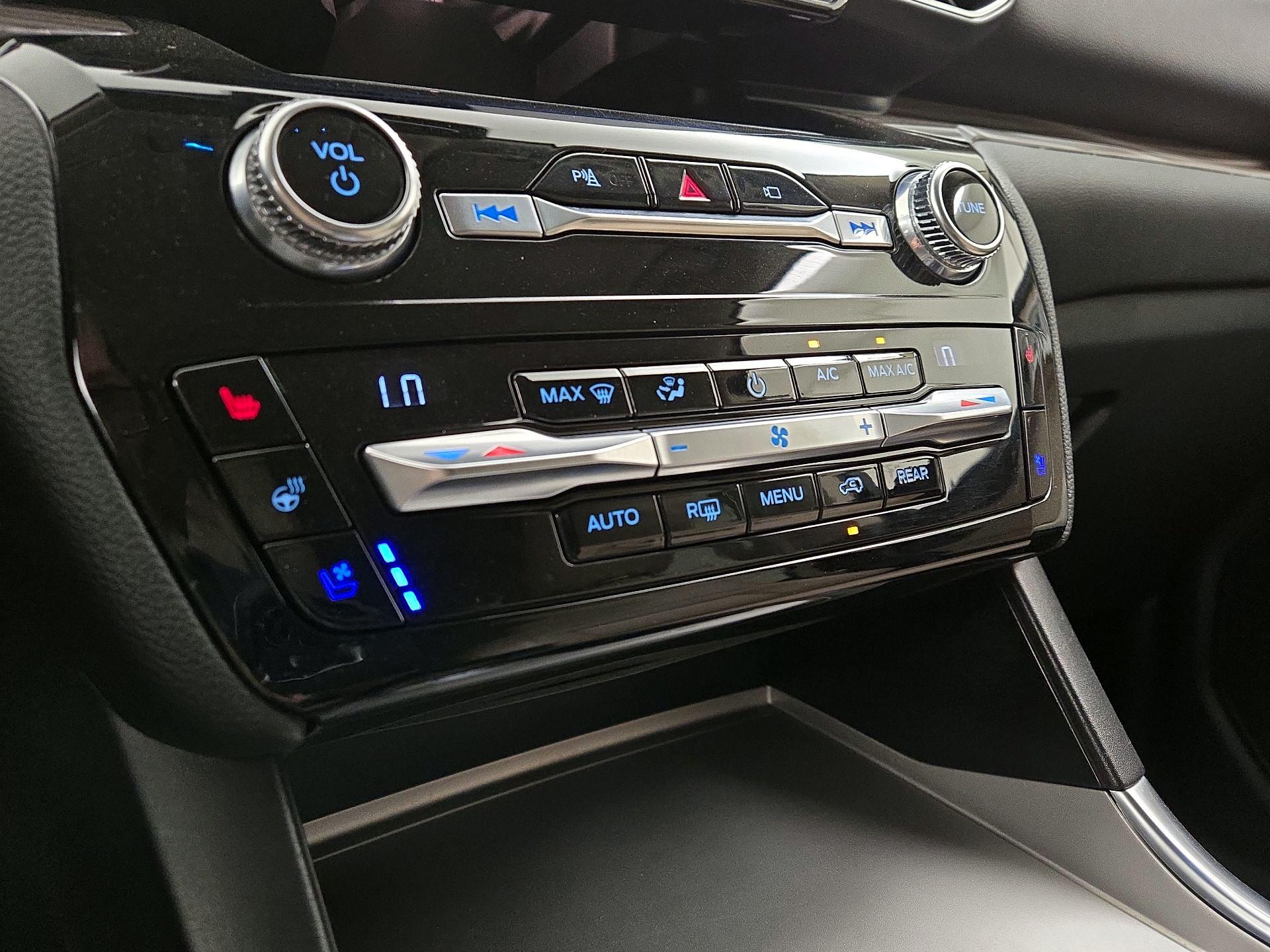 Thumbnail: 2021 Ford Explorer - 17