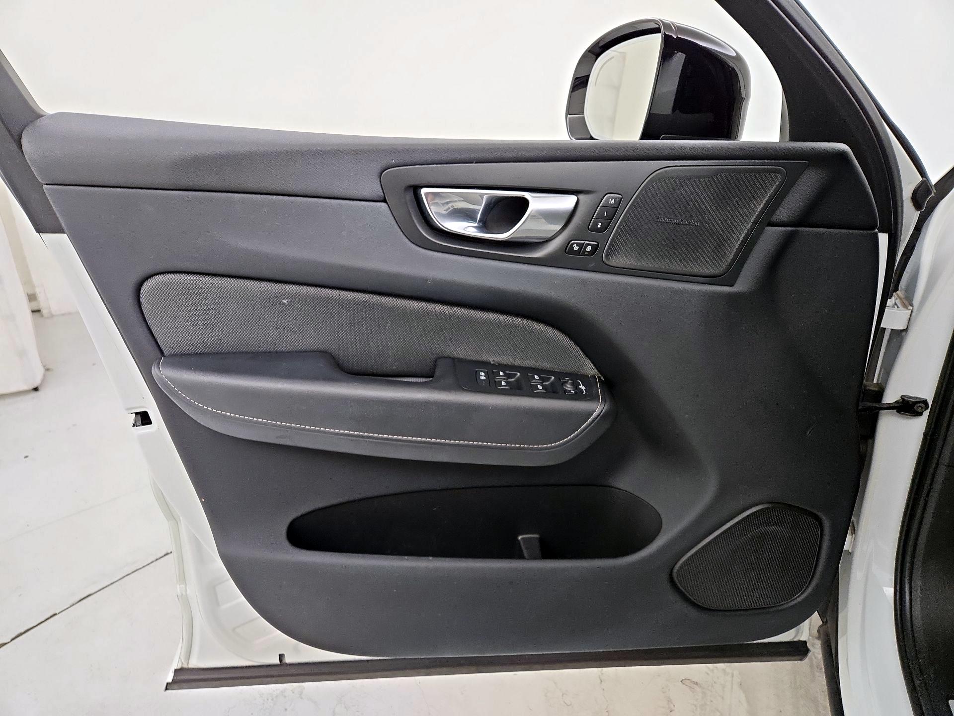 Thumbnail: 2022 Volvo XC60 - 12