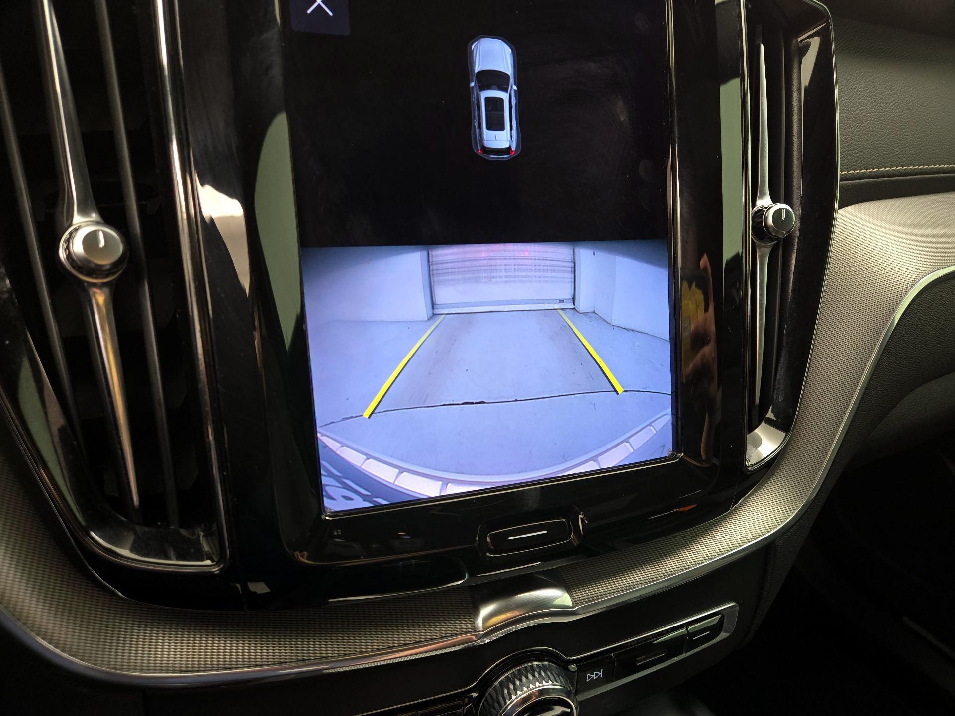 Thumbnail: 2022 Volvo XC60 - 15
