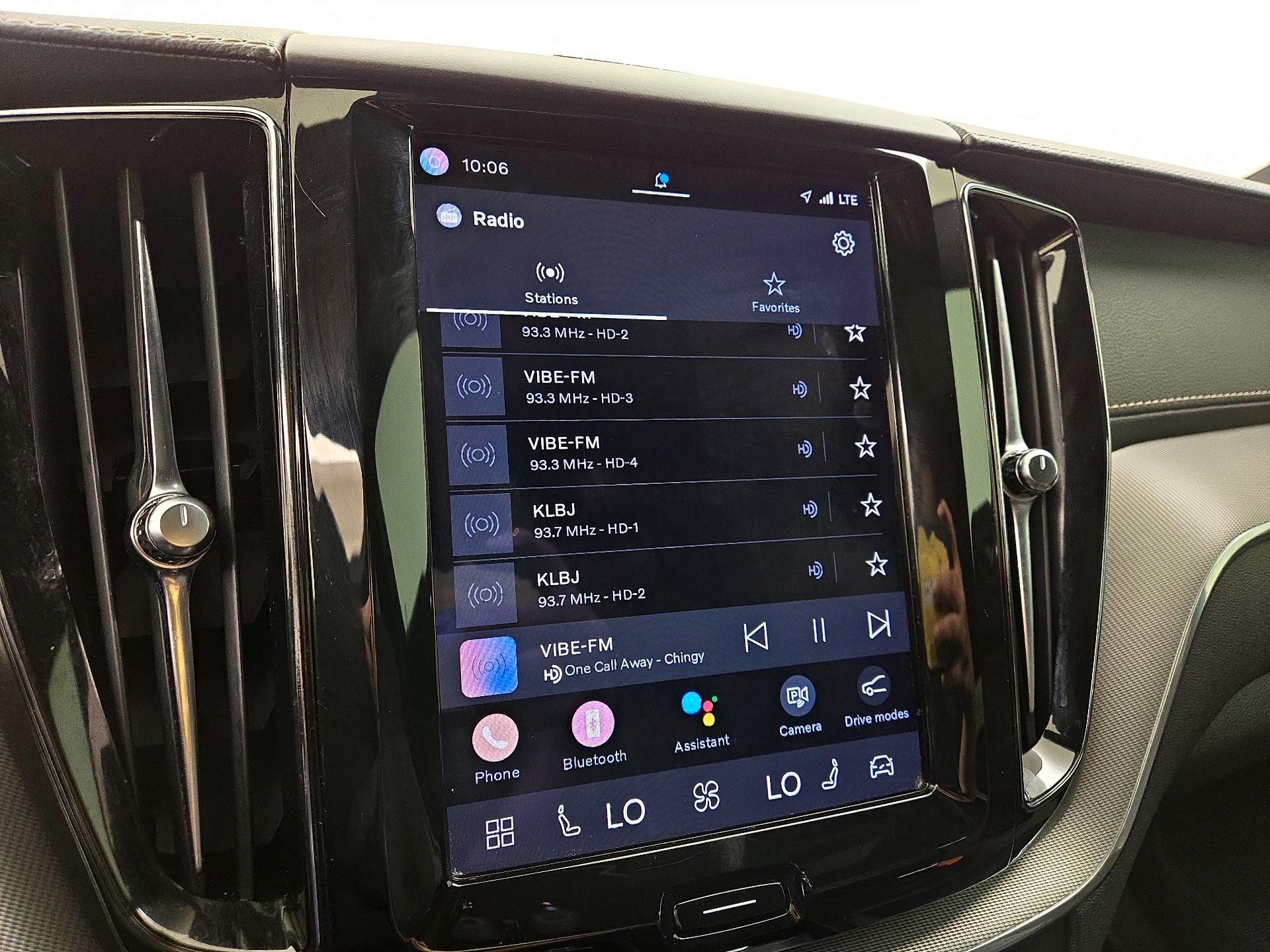 Thumbnail: 2022 Volvo XC60 - 16
